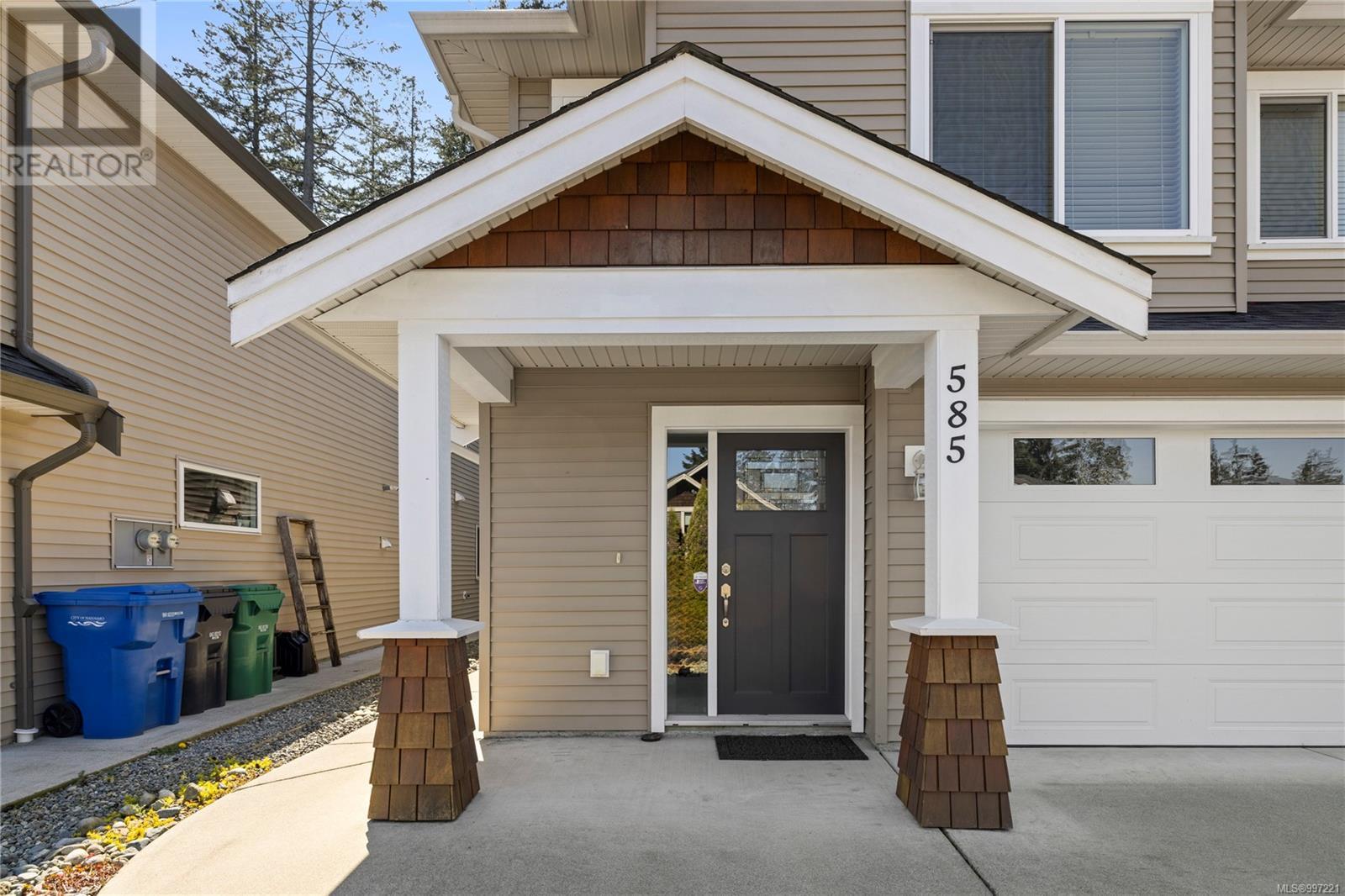 Property at 585 Marisa St image 3