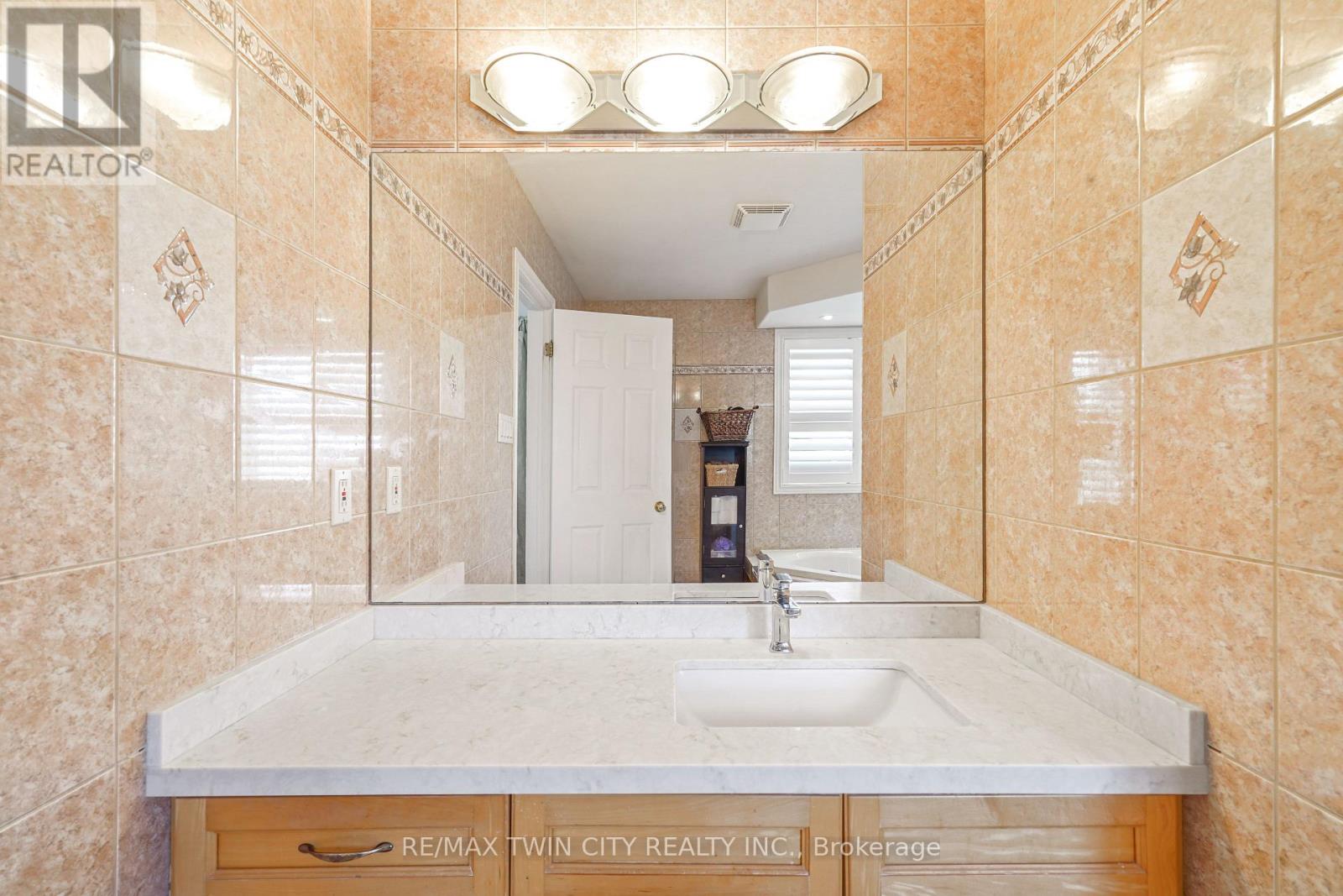 34 Jackson Lane, Brantford, Ontario  N3R 7Z7 - Photo 26 - X12116867