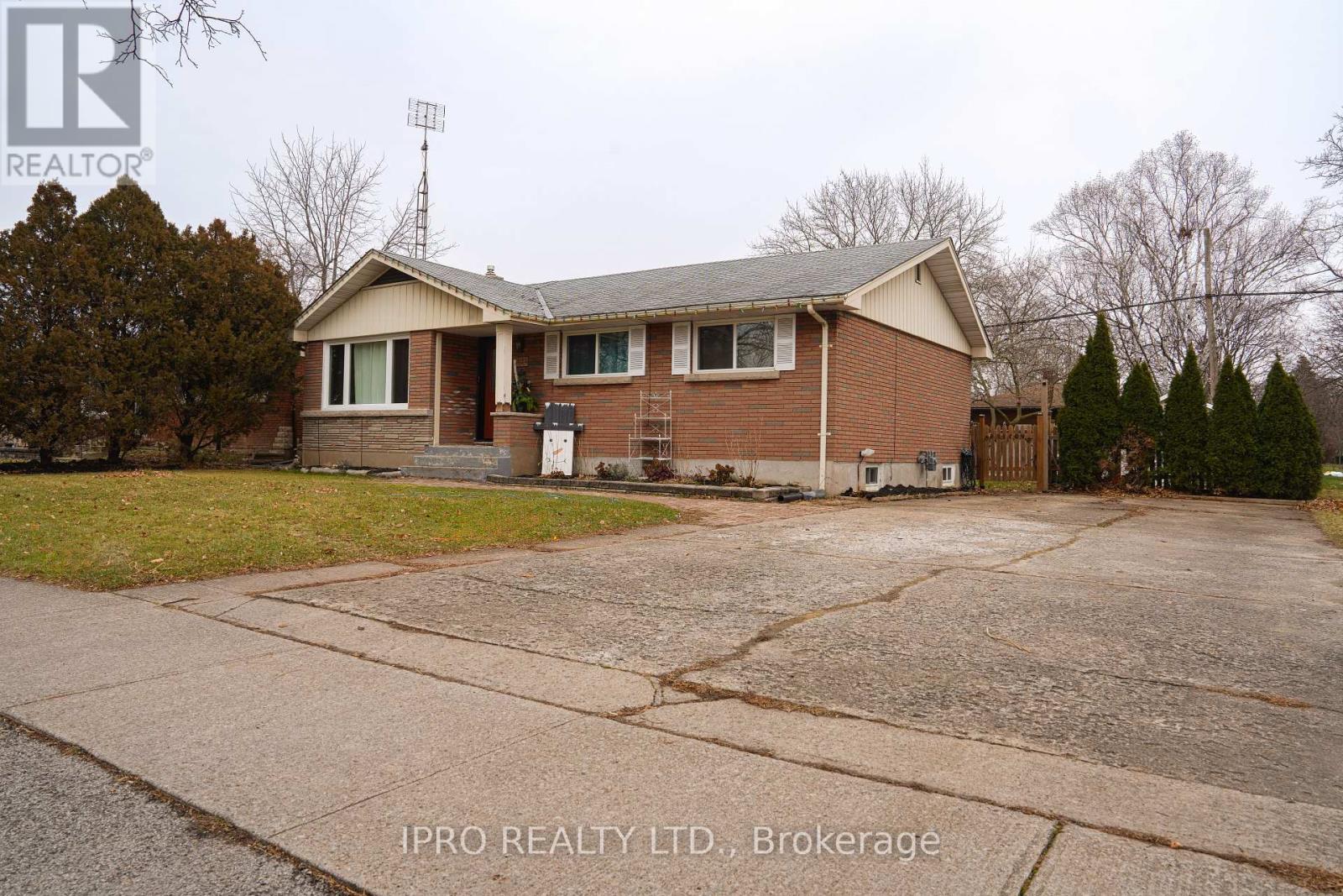 424 Bunting Road W, St. Catharines (Carlton/bunting), Ontario  L2M 3Z4 - Photo 2 - X12116909