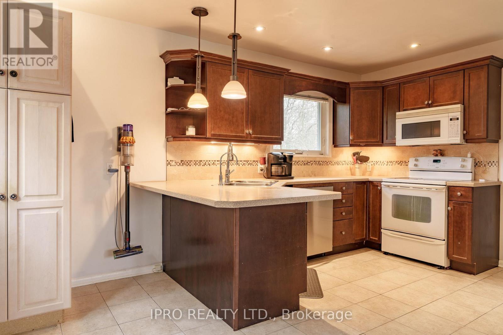 424 Bunting Road W, St. Catharines (Carlton/bunting), Ontario  L2M 3Z4 - Photo 6 - X12116909