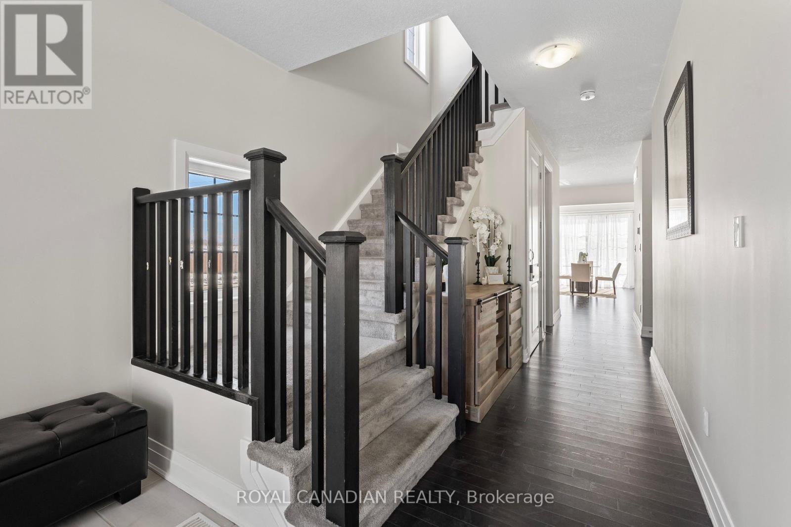 Property at 301 BUTTONBUSH STREET image 4