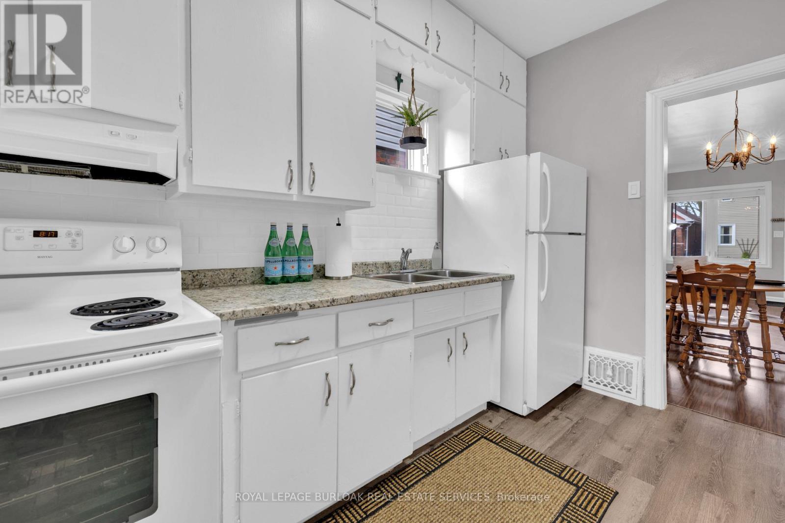 1526 Lillian Avenue, Windsor, Ontario  N8X 4A8 - Photo 10 - X12117035