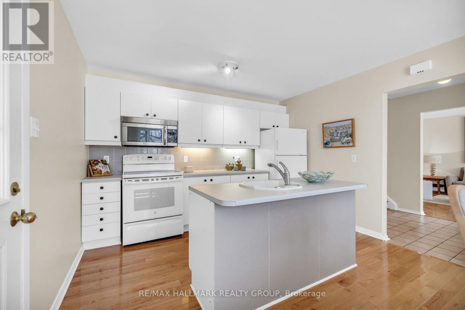 2163 Fillmore Crescent, Ottawa, Ontario  K1J 6A1 - Photo 8 - X12117211