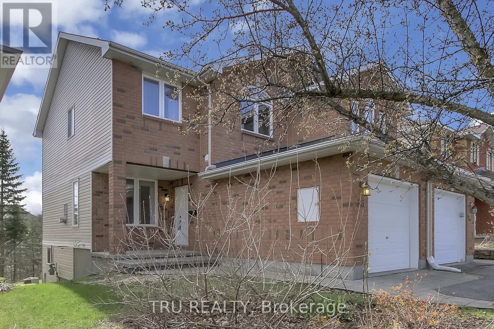 Property at 33 HIGHMONT COURT image 2