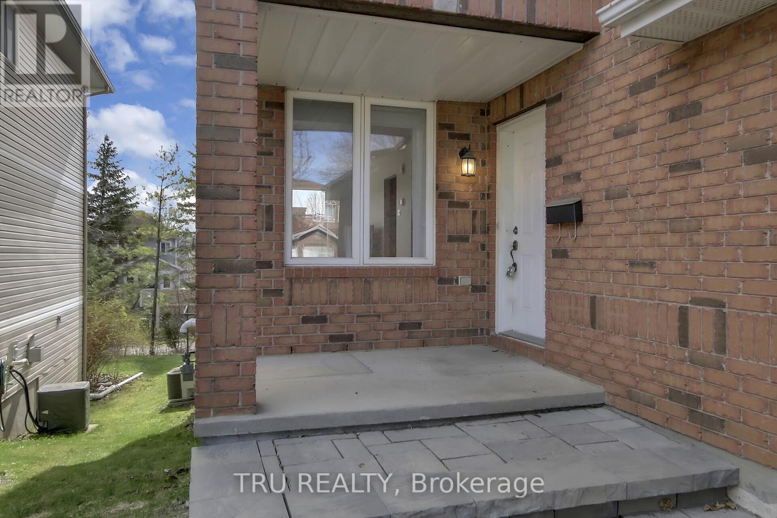 Property at 33 HIGHMONT COURT image 3