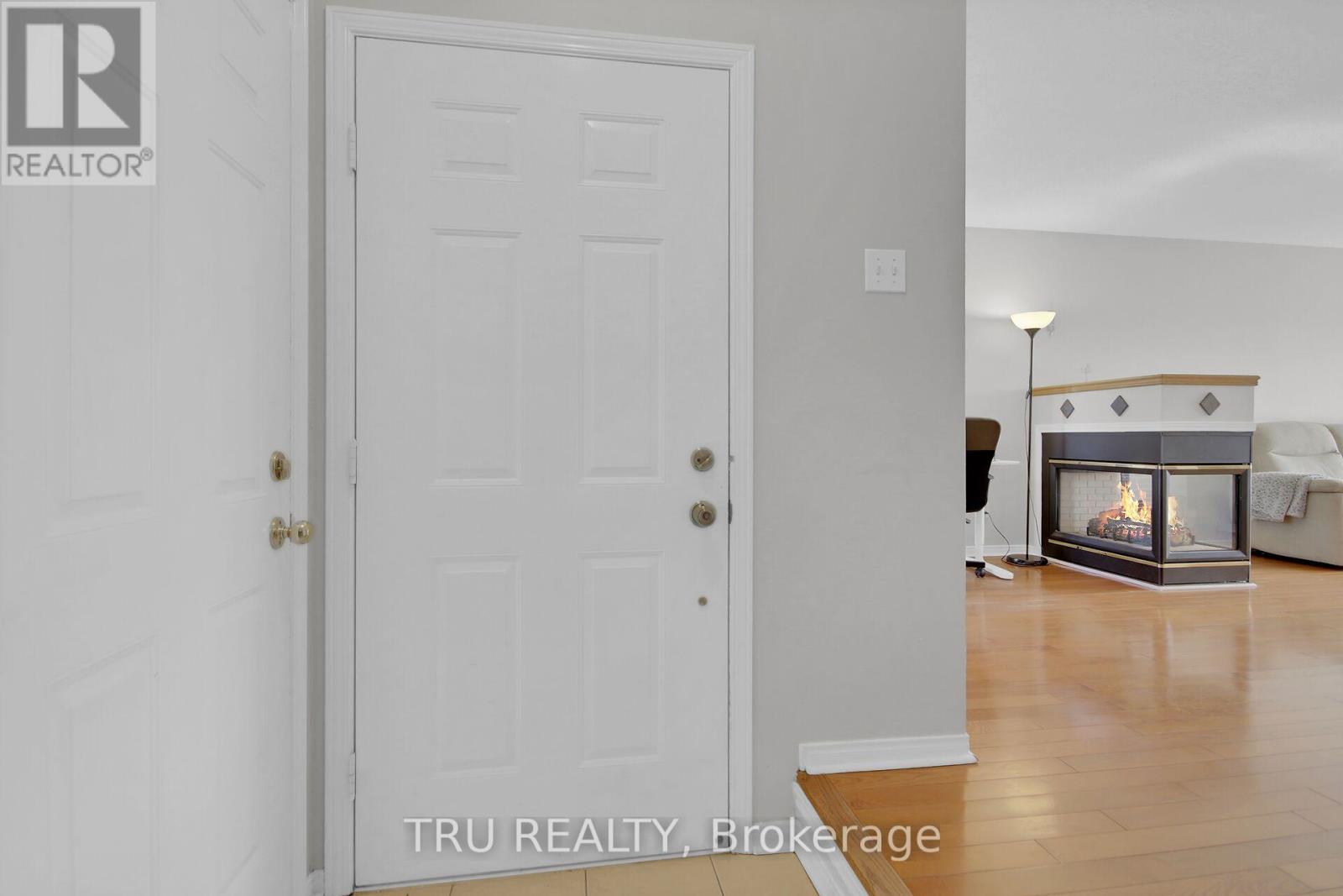 Property at 33 HIGHMONT COURT image 4