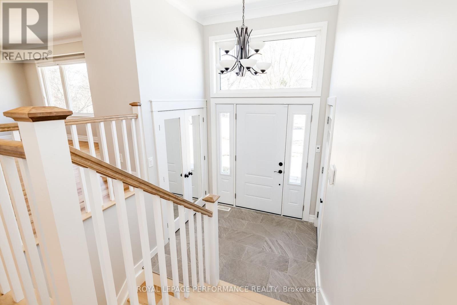 3 Birchwood Drive, Ottawa, Ontario  K2E 5S7 - Photo 2 - X12117358