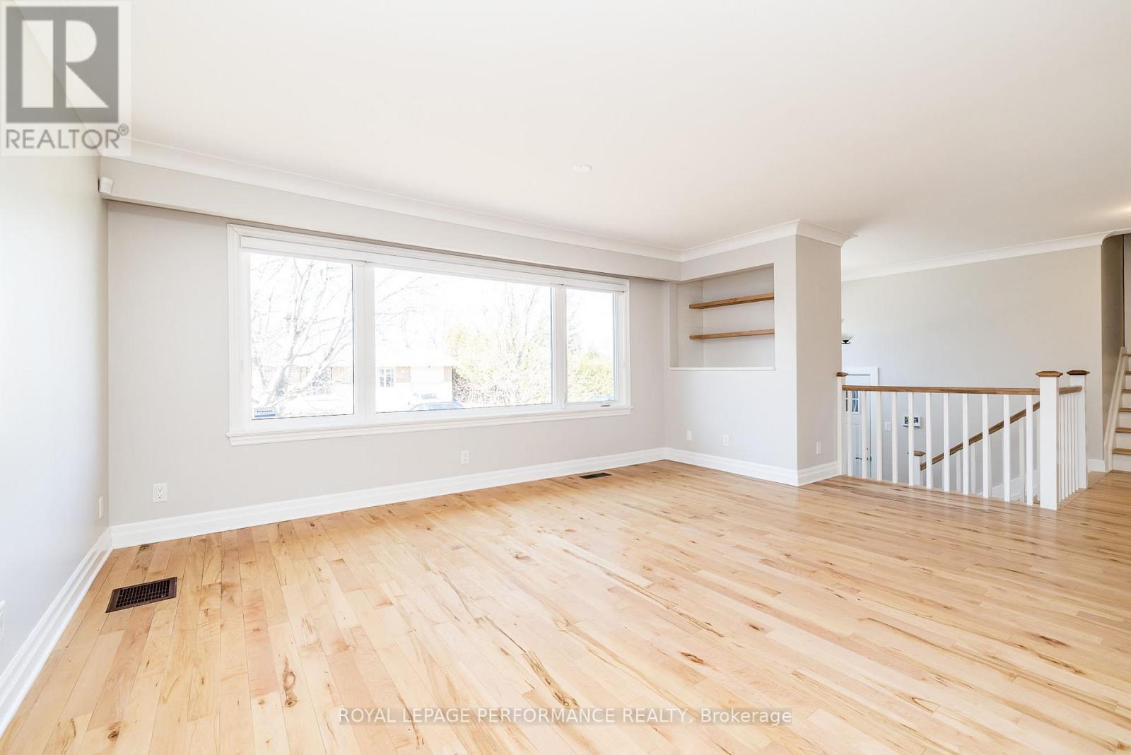 3 Birchwood Drive, Ottawa, Ontario  K2E 5S7 - Photo 4 - X12117358