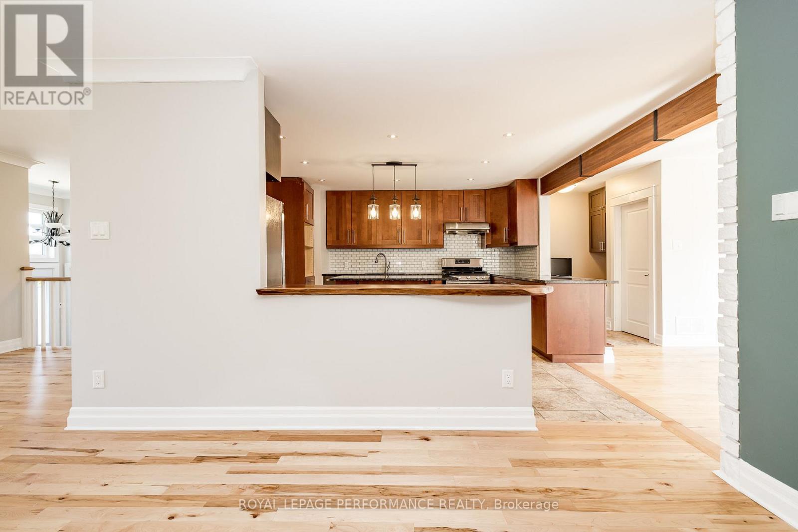3 Birchwood Drive, Ottawa, Ontario  K2E 5S7 - Photo 9 - X12117358