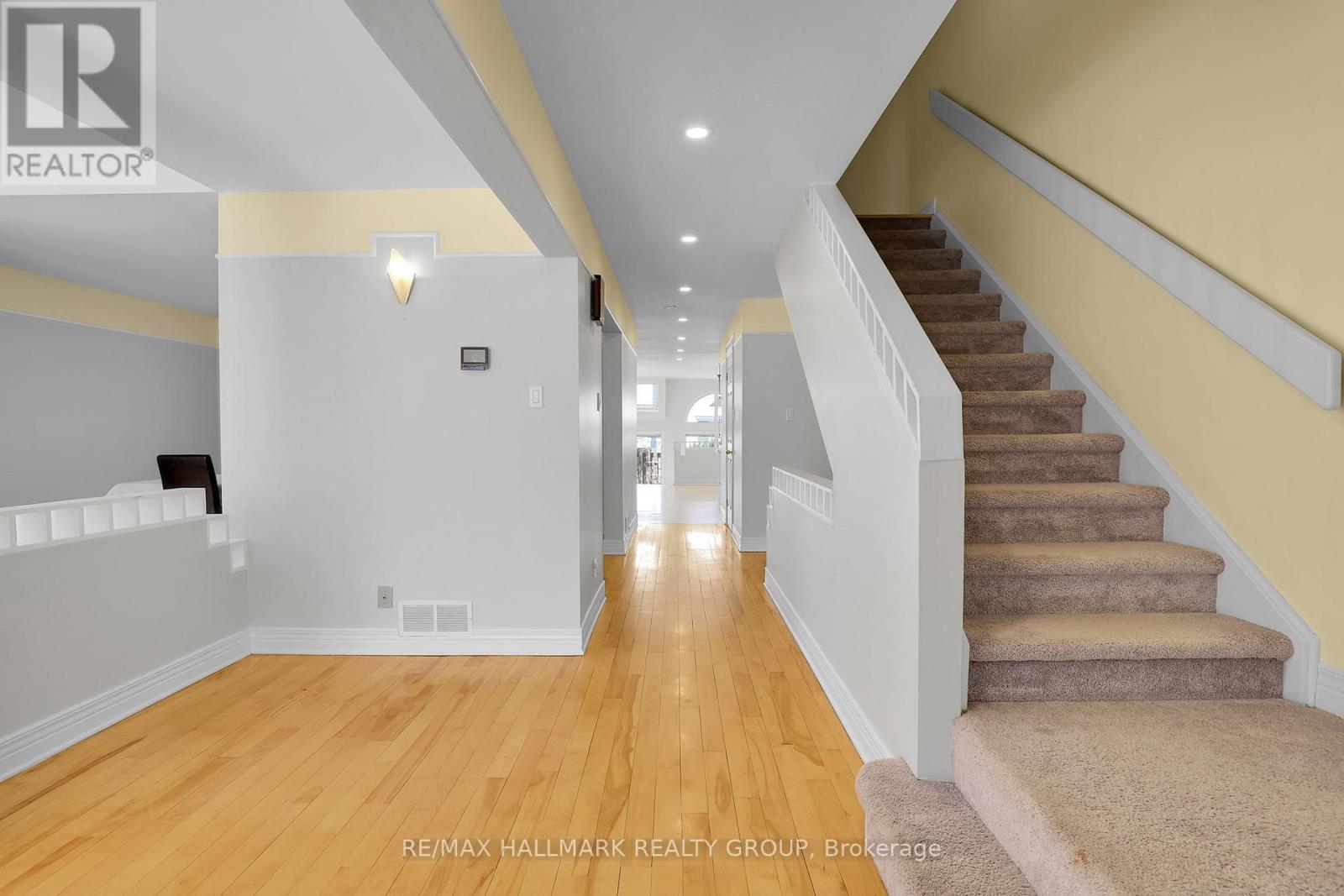 303 Sherwood Drive, Ottawa, Ontario  K1Y 3W7 - Photo 6 - X12117362