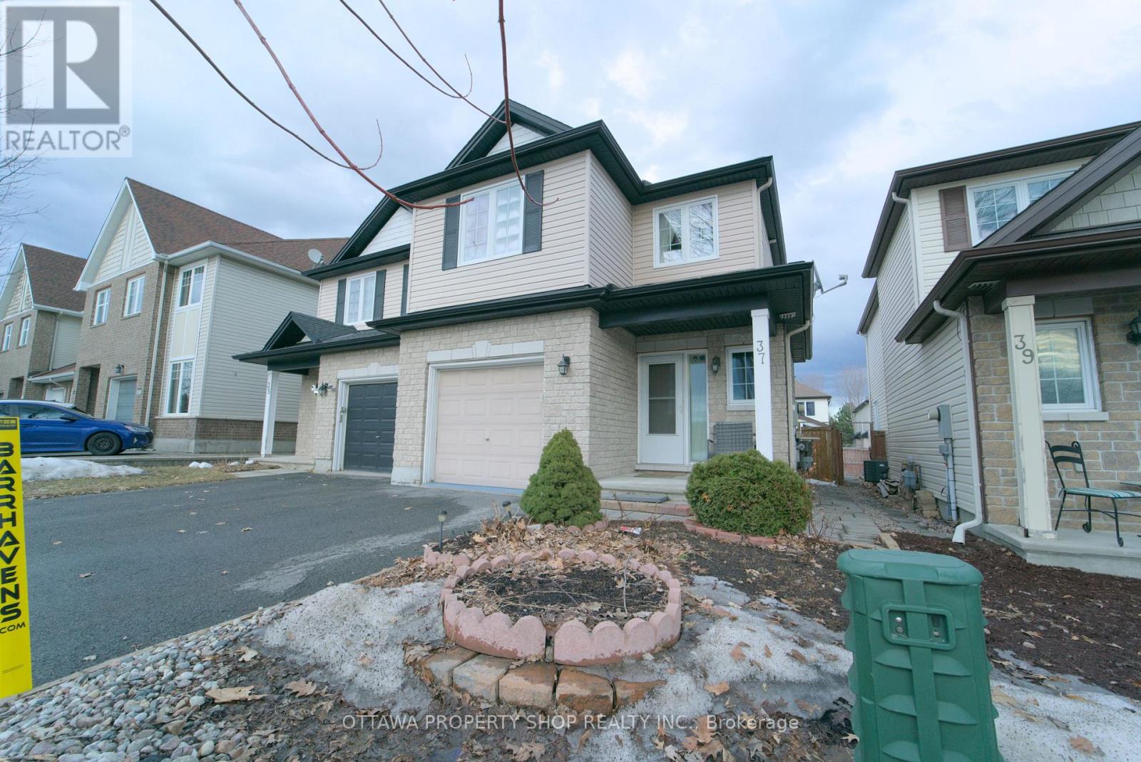 Property at 37 CRESTHAVEN DRIVE image 1
