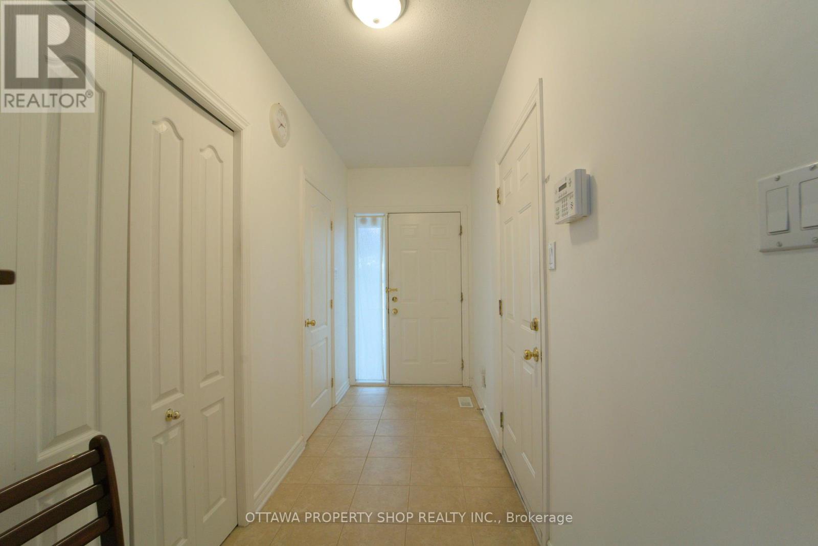 Property at 37 CRESTHAVEN DRIVE image 4