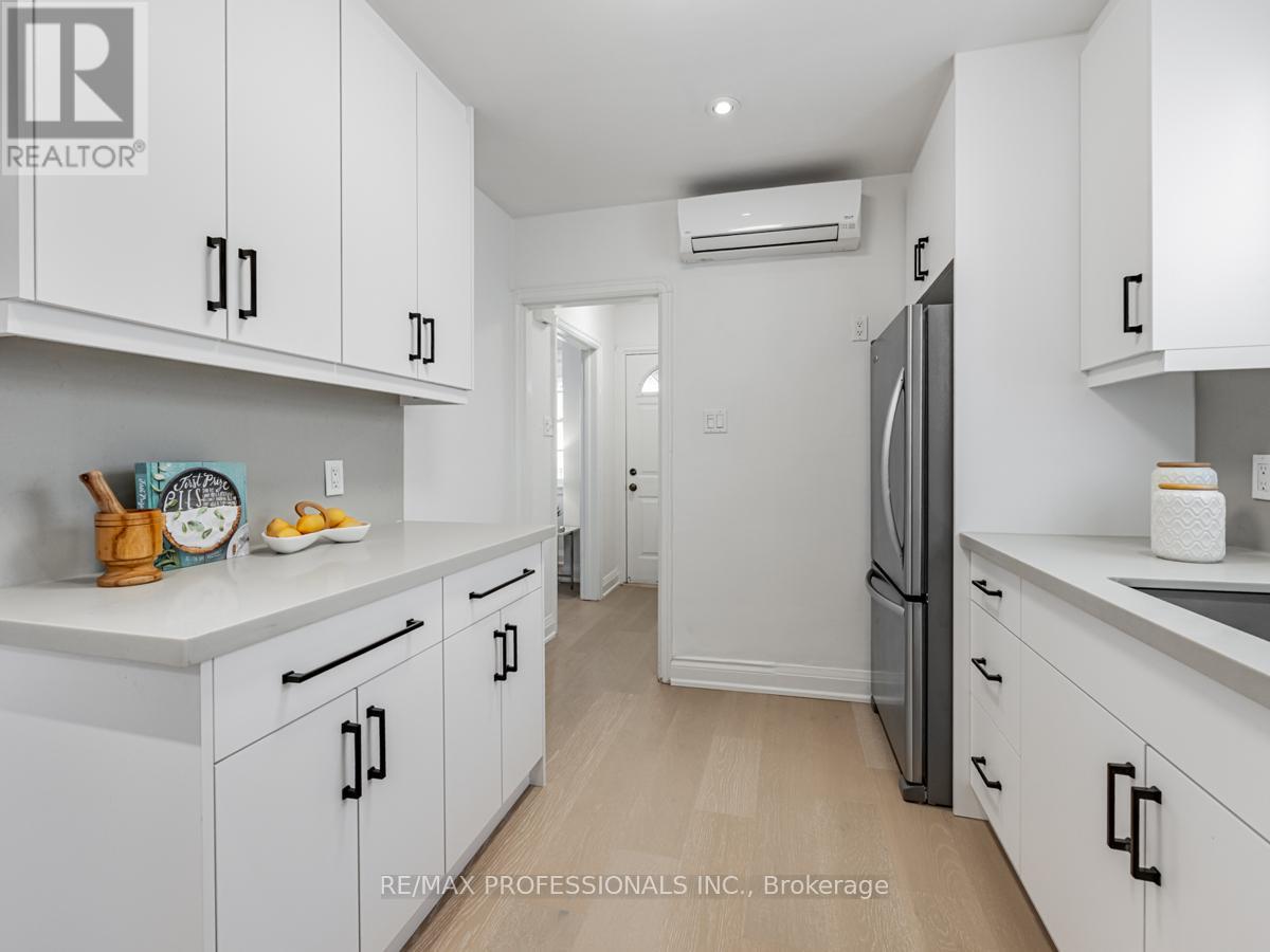 1061 Greenwood Avenue, Toronto, Ontario  M4J 4E2 - Photo 11 - E12031637