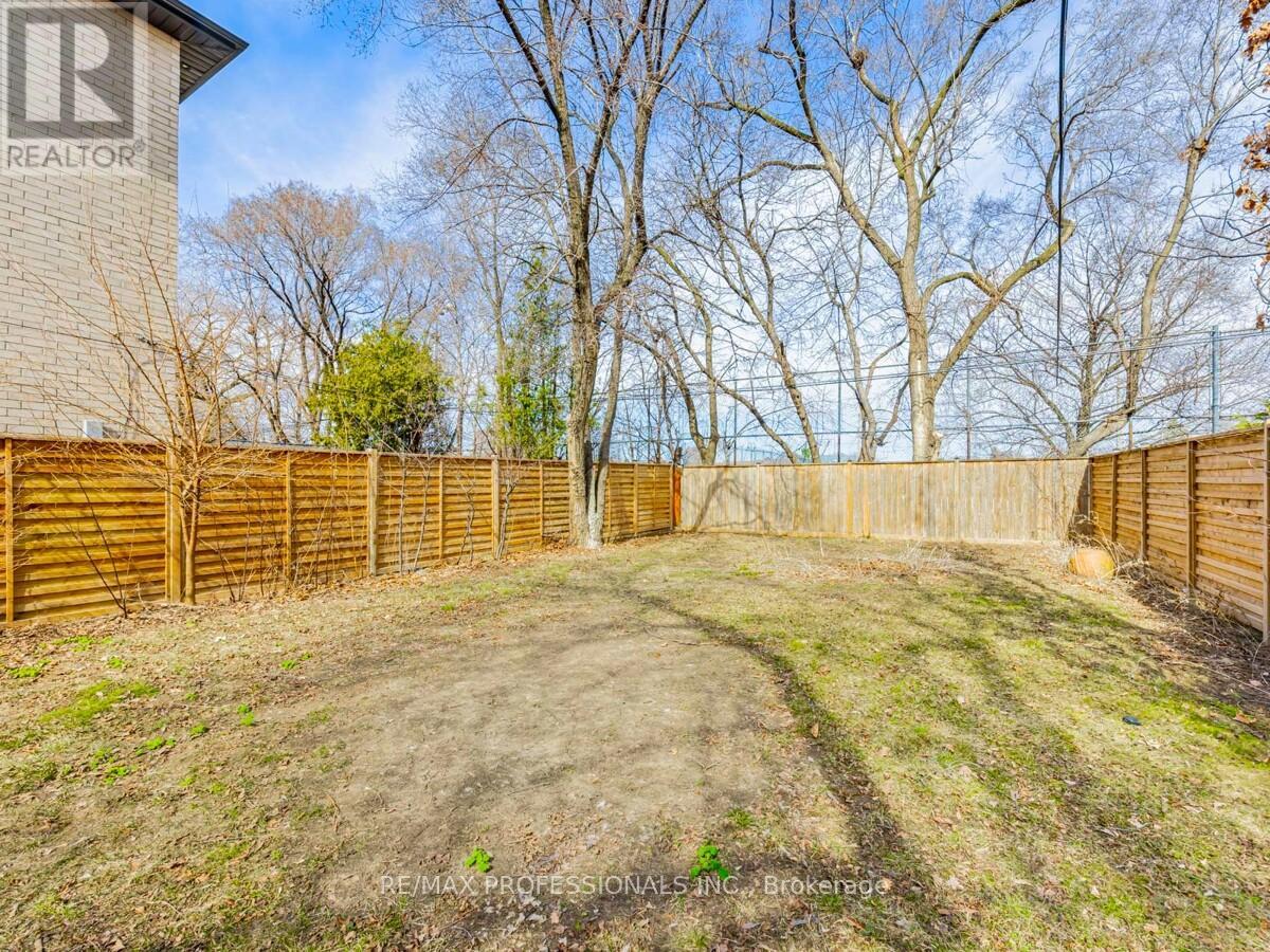 1061 Greenwood Avenue, Toronto, Ontario  M4J 4E2 - Photo 25 - E12031637