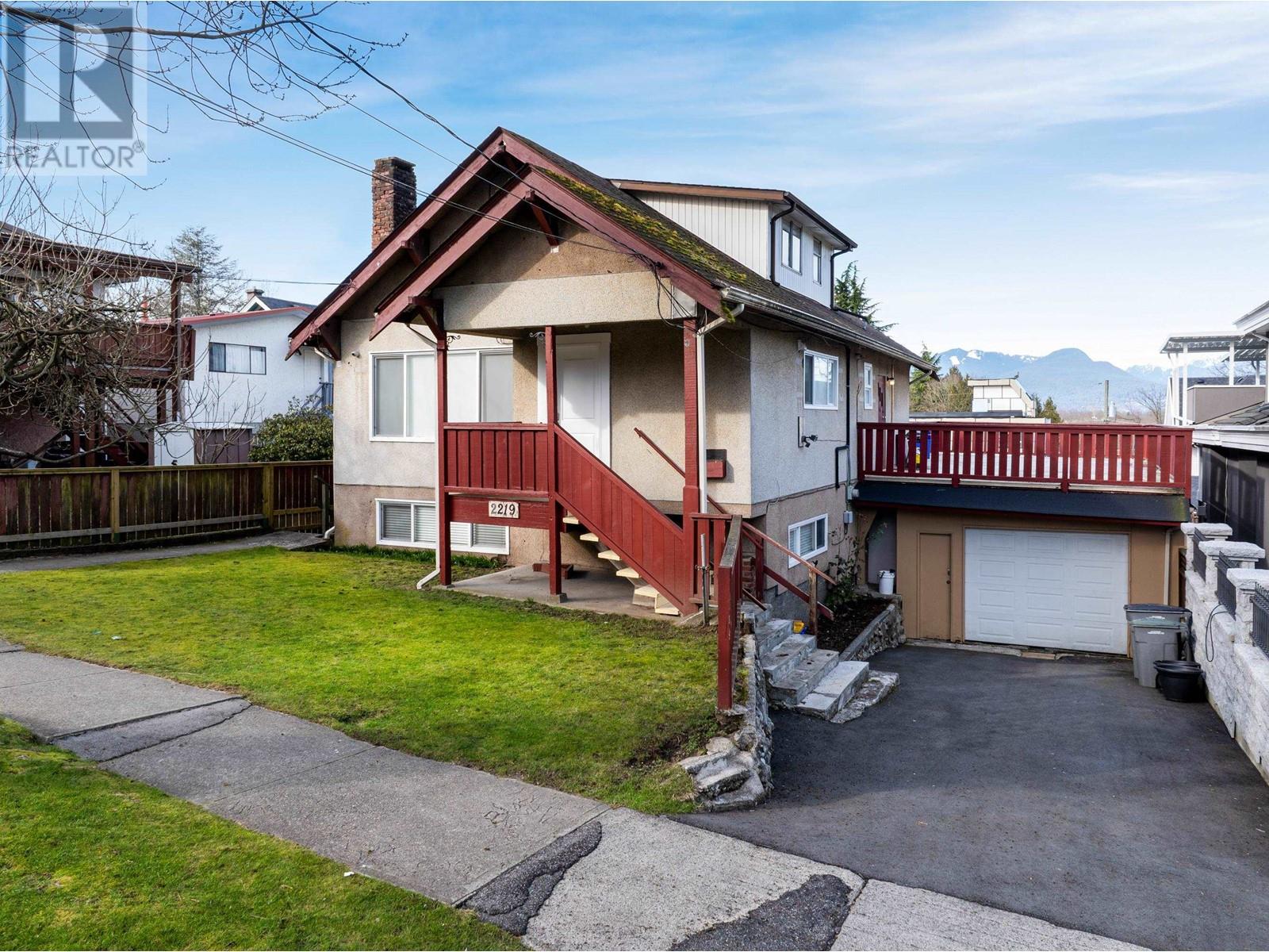 2219 E 24TH AVENUE, Vancouver, British Columbia