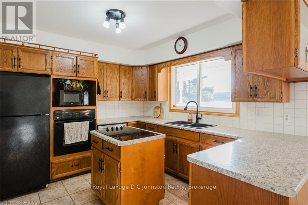 7199 Highway 21 Highway, South Bruce Peninsula, Ontario  N0H 1A0 - Photo 10 - X12117215