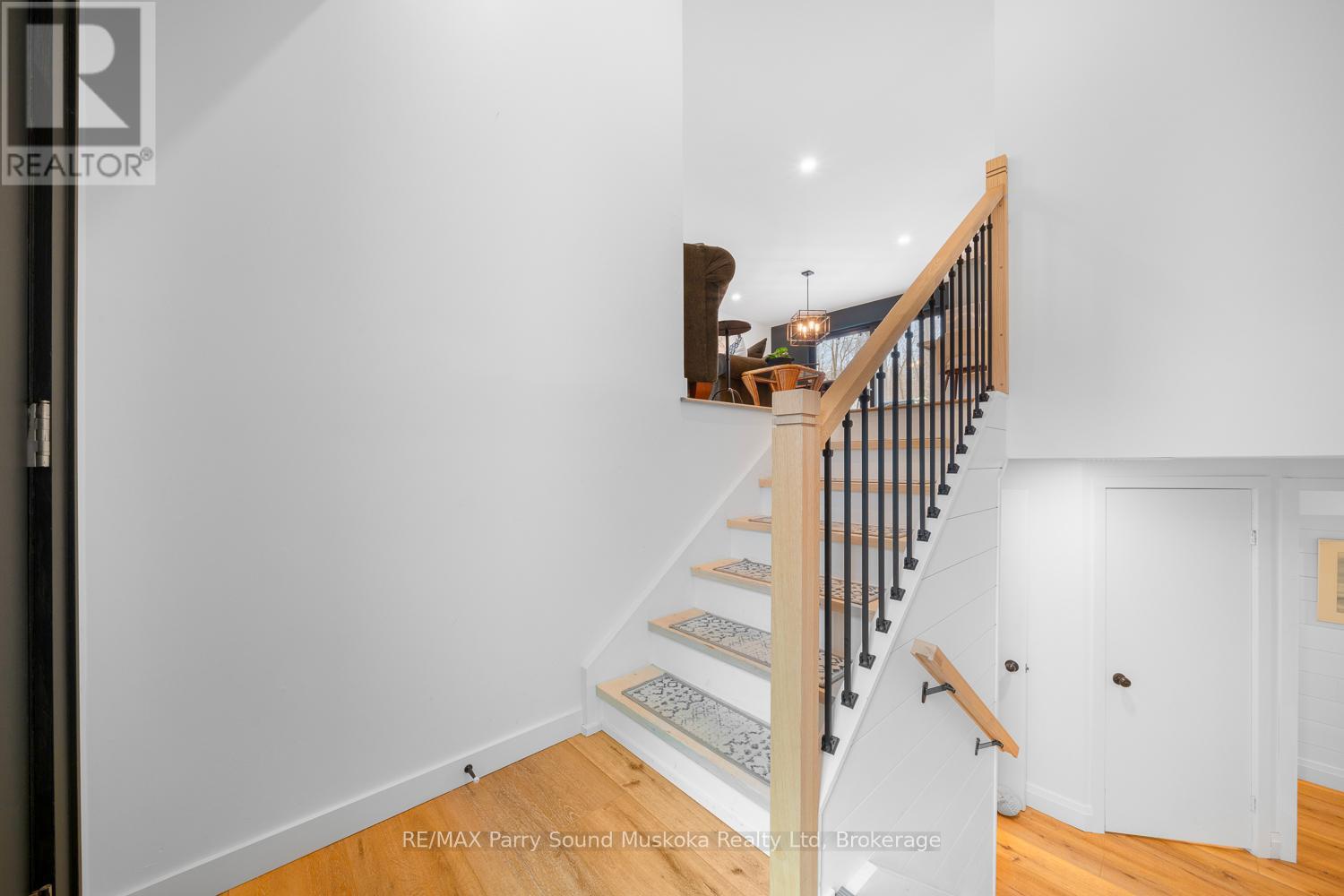 5 Hillview Drive, Mcdougall, Ontario  P2A 2W9 - Photo 7 - X12117224