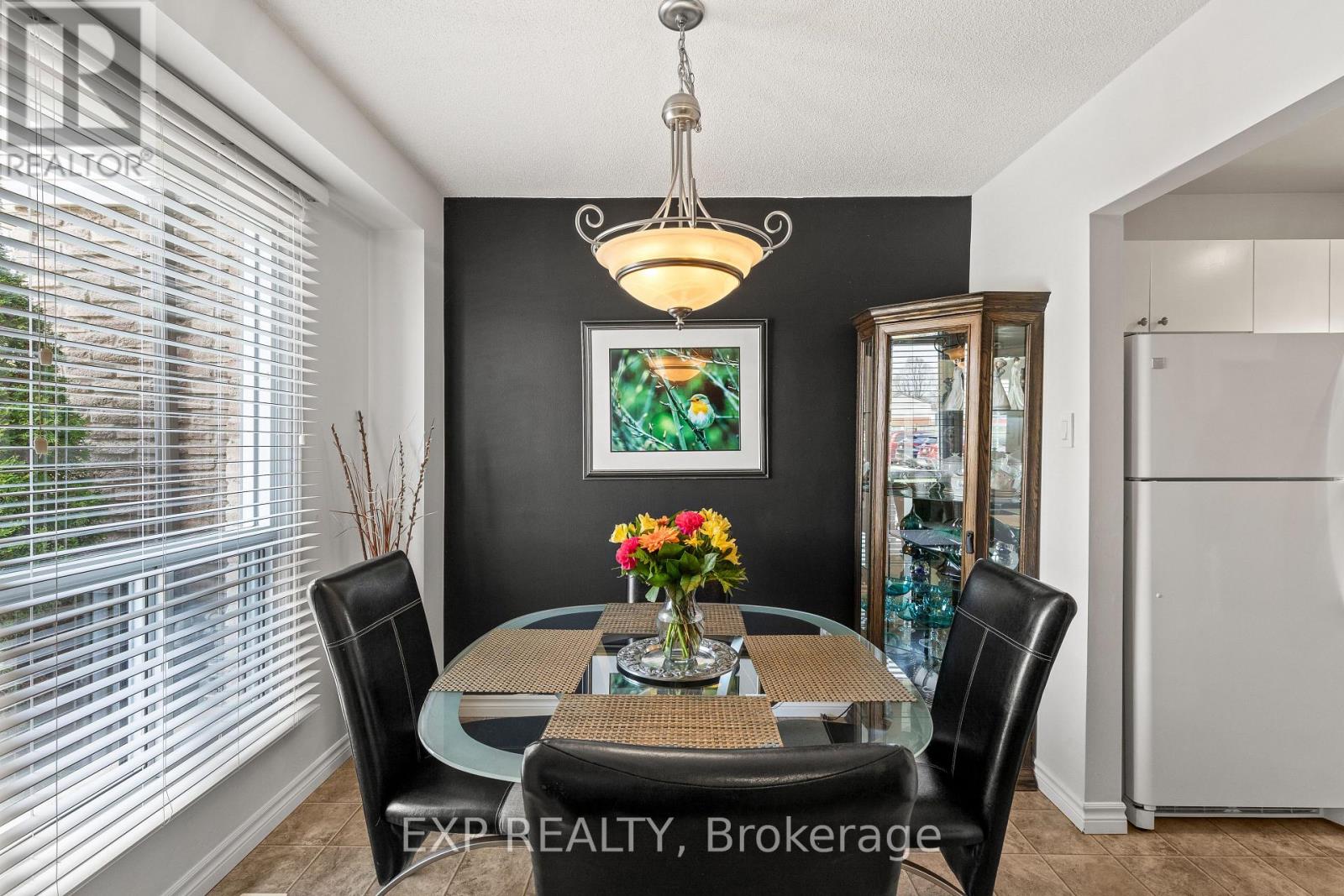 23 - 835 Southdale Road E, London South (South Y), Ontario  N6E 1V7 - Photo 3 - X12117271