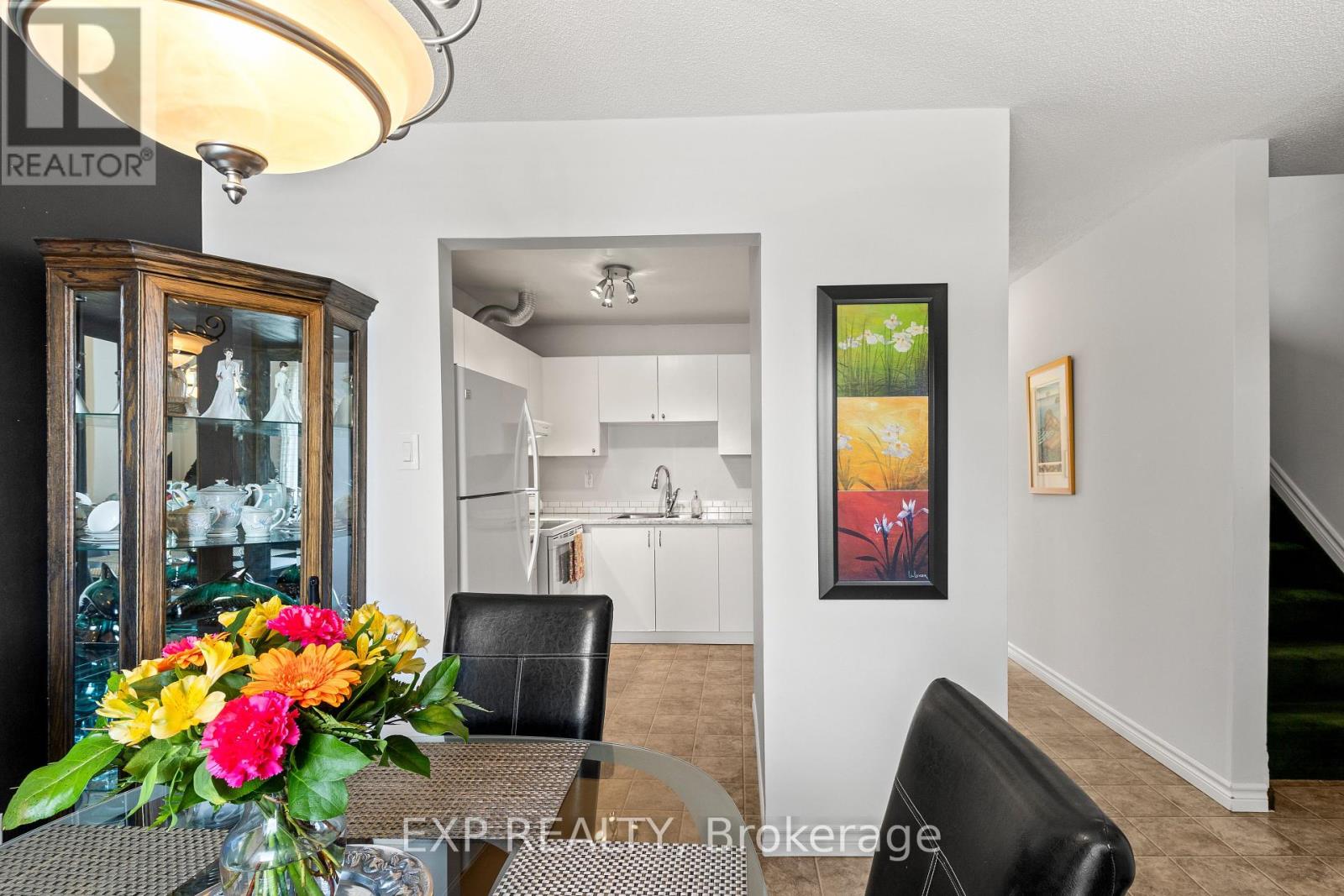 Property at 23 - 835 SOUTHDALE ROAD E image 4