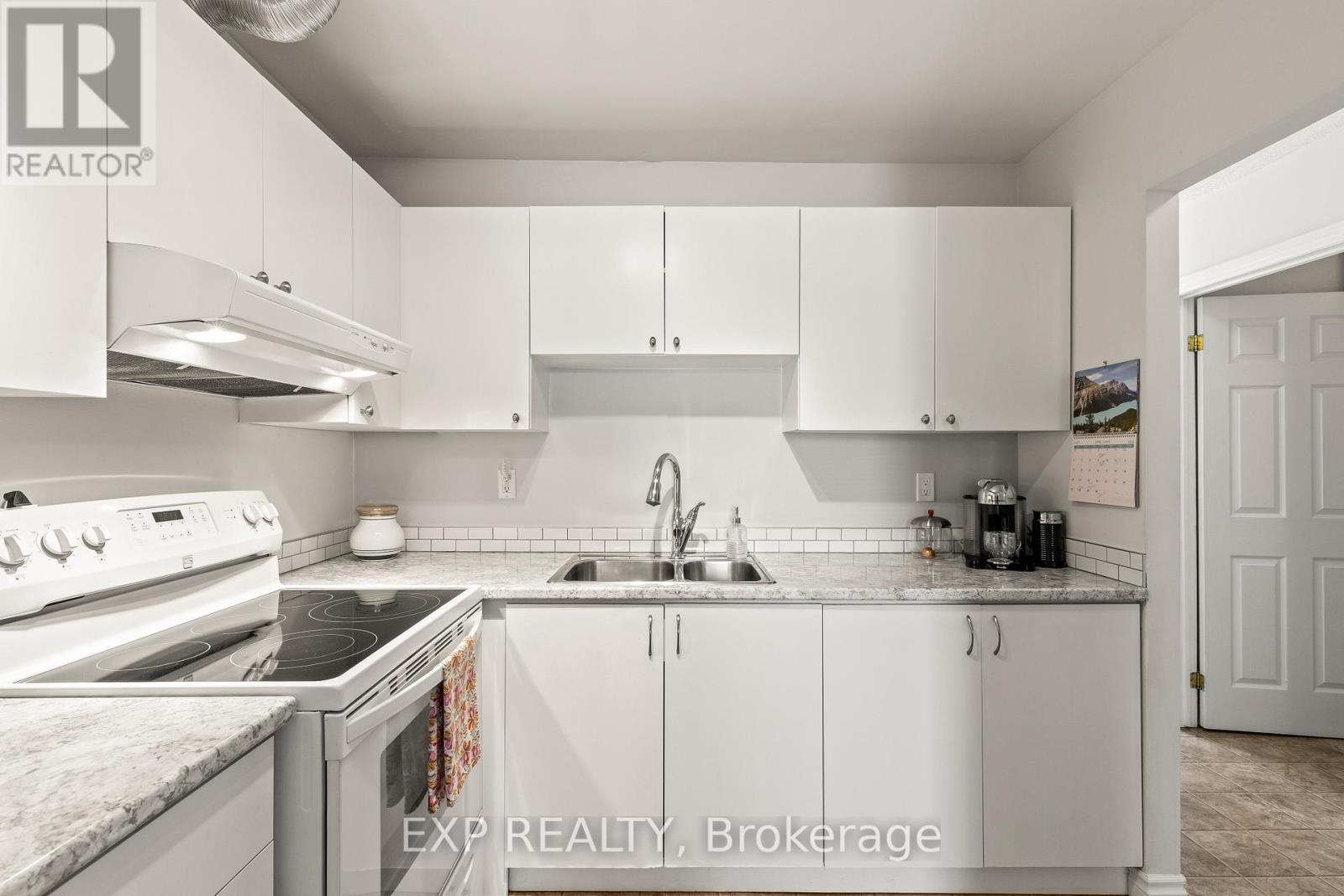 Property at 23 - 835 SOUTHDALE ROAD E image 5