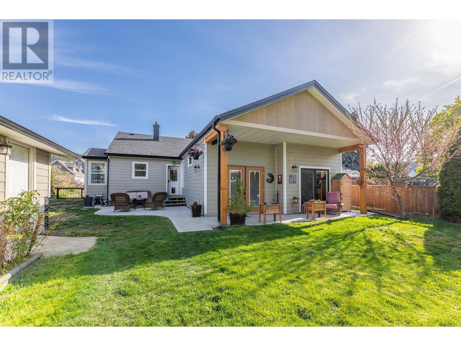 9718 Julia Street, Summerland, British Columbia  V0H 1Z6 - Photo 4 - 10345871