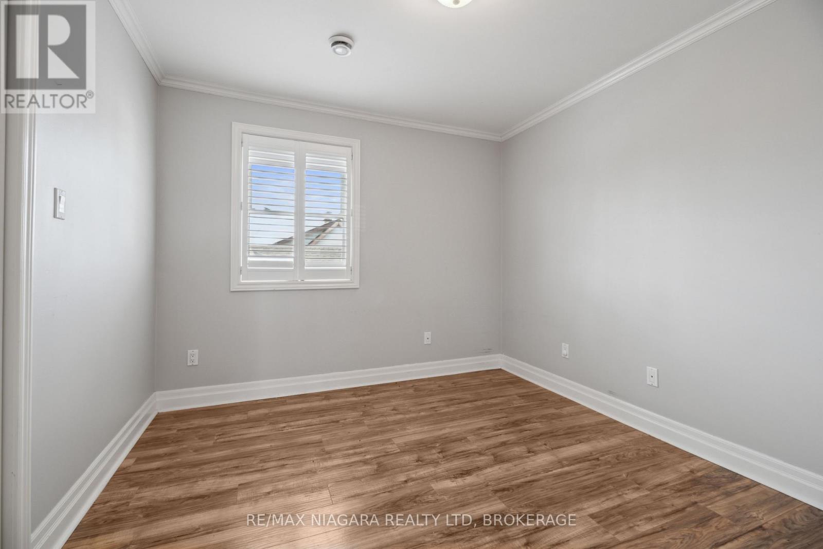 14 Cliff Road, St. Catharines (Old Glenridge), Ontario  L2R 3W1 - Photo 17 - X12116099
