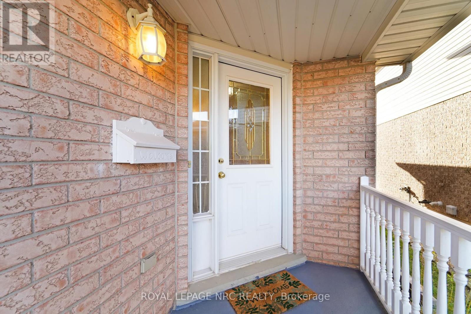 Property at 27 HOLLYRIDGE CRESCENT image 2