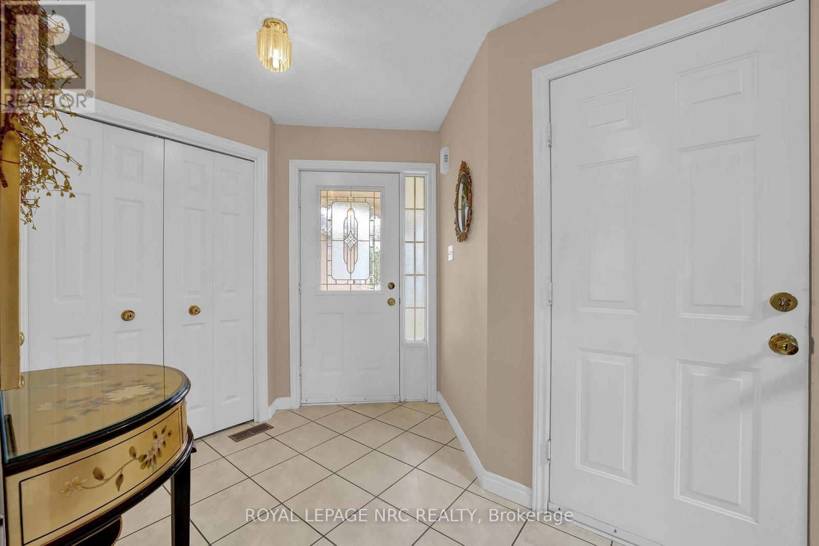 Property at 27 HOLLYRIDGE CRESCENT image 4