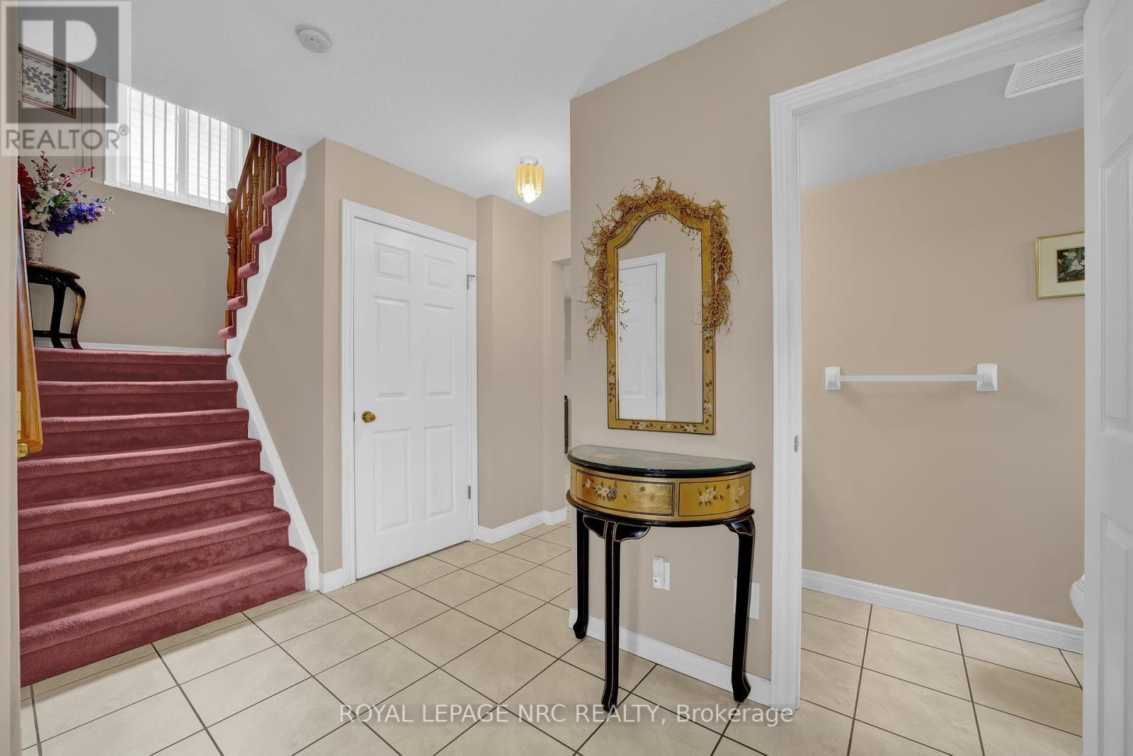Property at 27 HOLLYRIDGE CRESCENT image 5