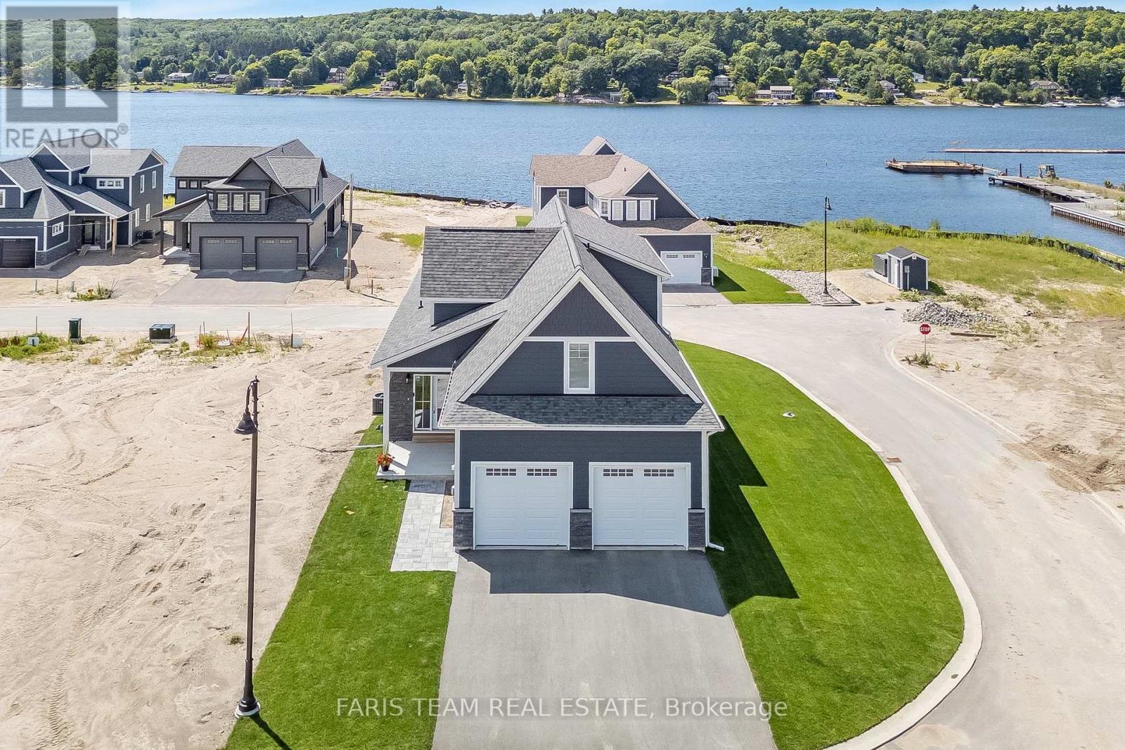 38 Magazine Street, Penetanguishene, Ontario  L9M 0W7 - Photo 4 - S12113707