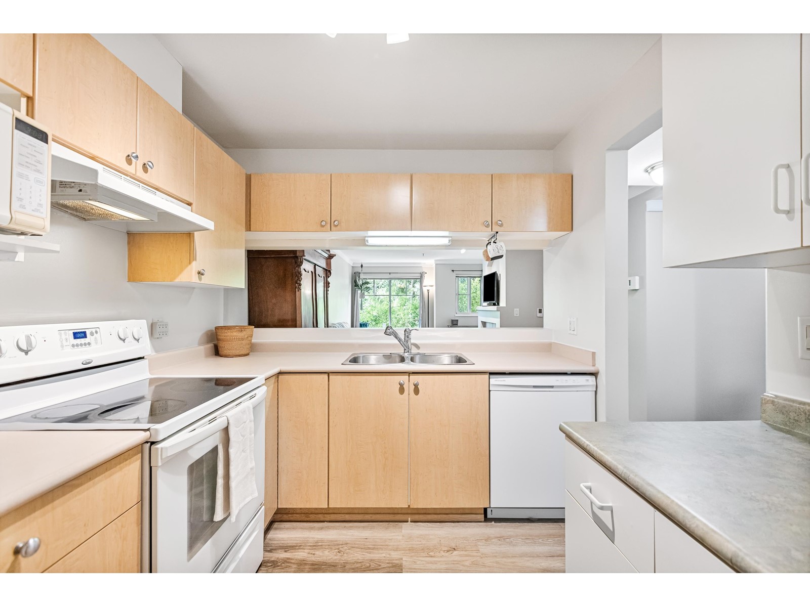 Property at 131 27358 32 AVENUE image 3