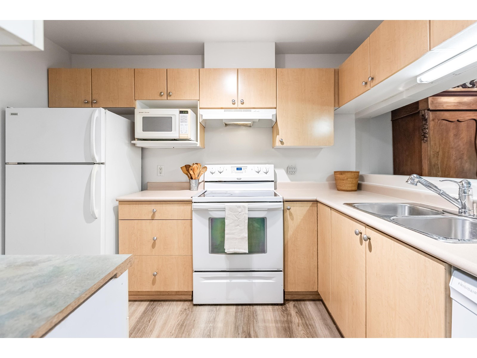 Property at 131 27358 32 AVENUE image 2