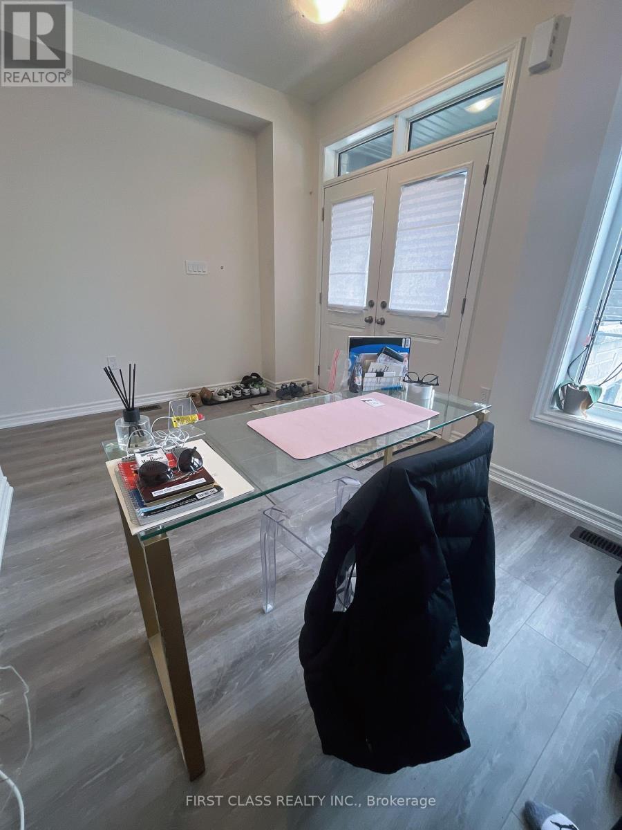 Property at 61 KENNETH ROGERS CRESCENT image 2