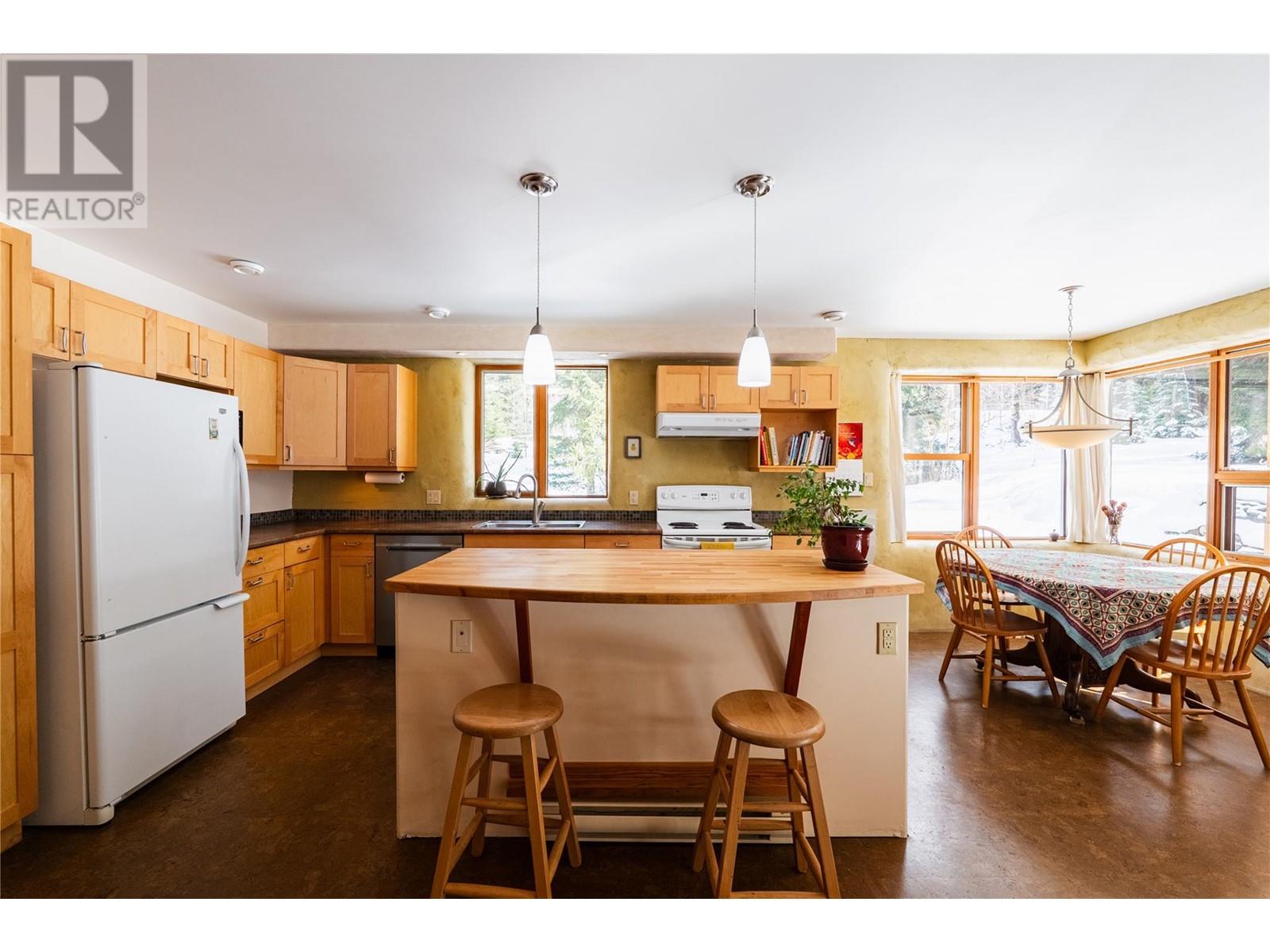 4226 Shasheen Road, Nelson, British Columbia  V1L 6X1 - Photo 11 - 10339426