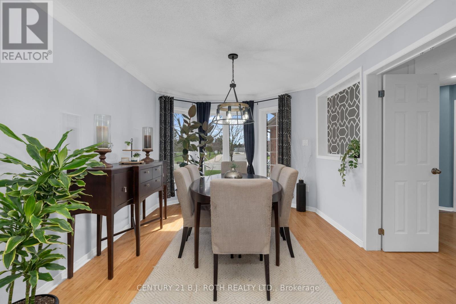 20 Bear Creek Drive, Barrie, Ontario  L4N 9M6 - Photo 6 - S12117103