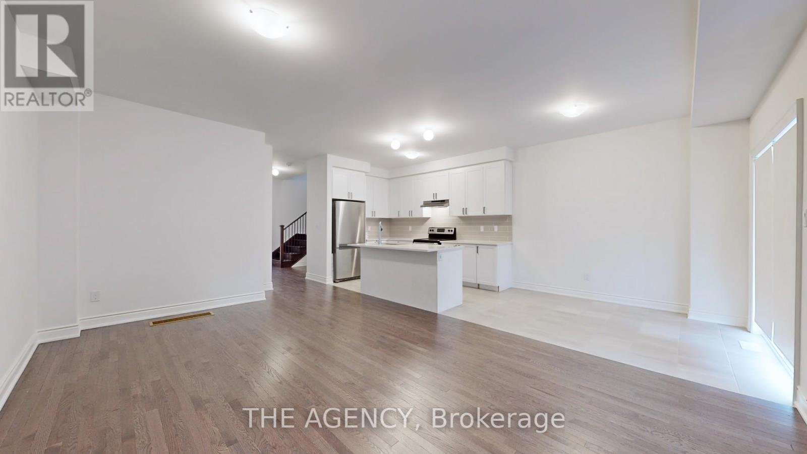 3 Lisa Street, Wasaga Beach, Ontario  L9Z 0K9 - Photo 8 - S12117128