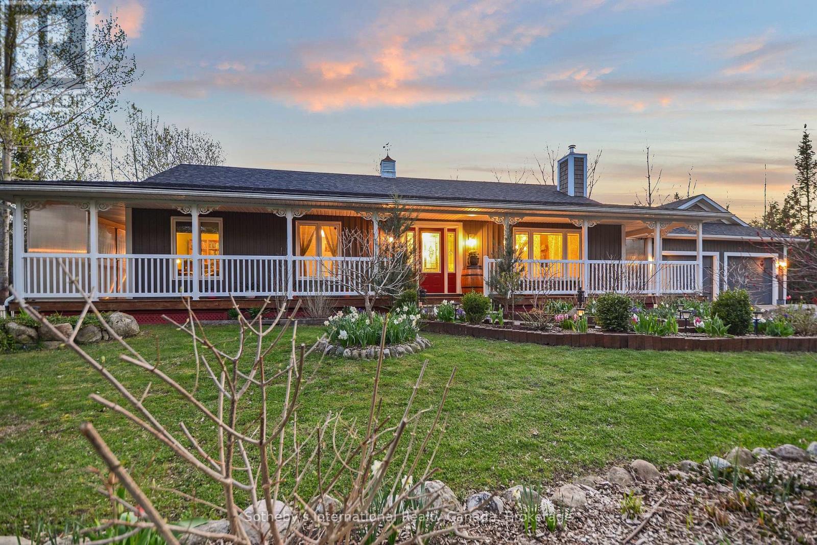 Property at 134 GLENLAKE BOULEVARD image 5