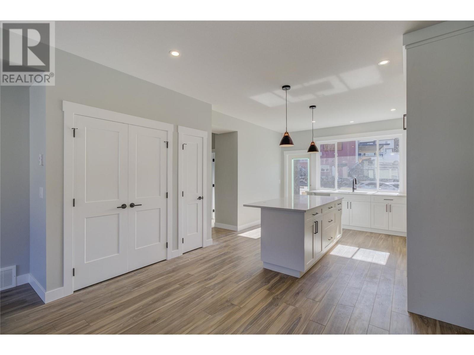 1180 Old Auto Road Se Unit# 6, Salmon Arm, British Columbia  V1E 2P5 - Photo 5 - 10338097