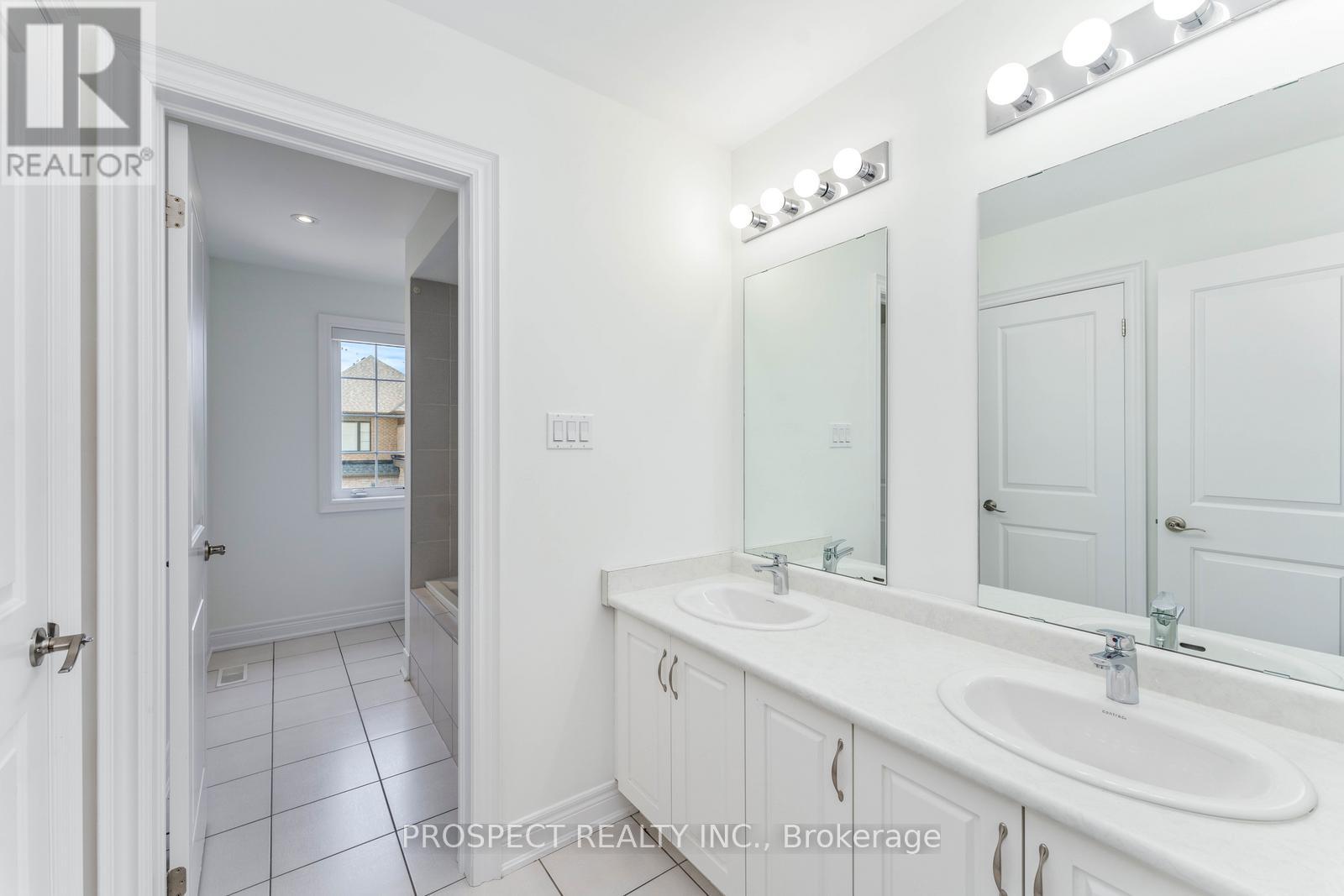 15 Lyle Way, Brampton, Ontario  L6X 5P8 - Photo 35 - W12117052