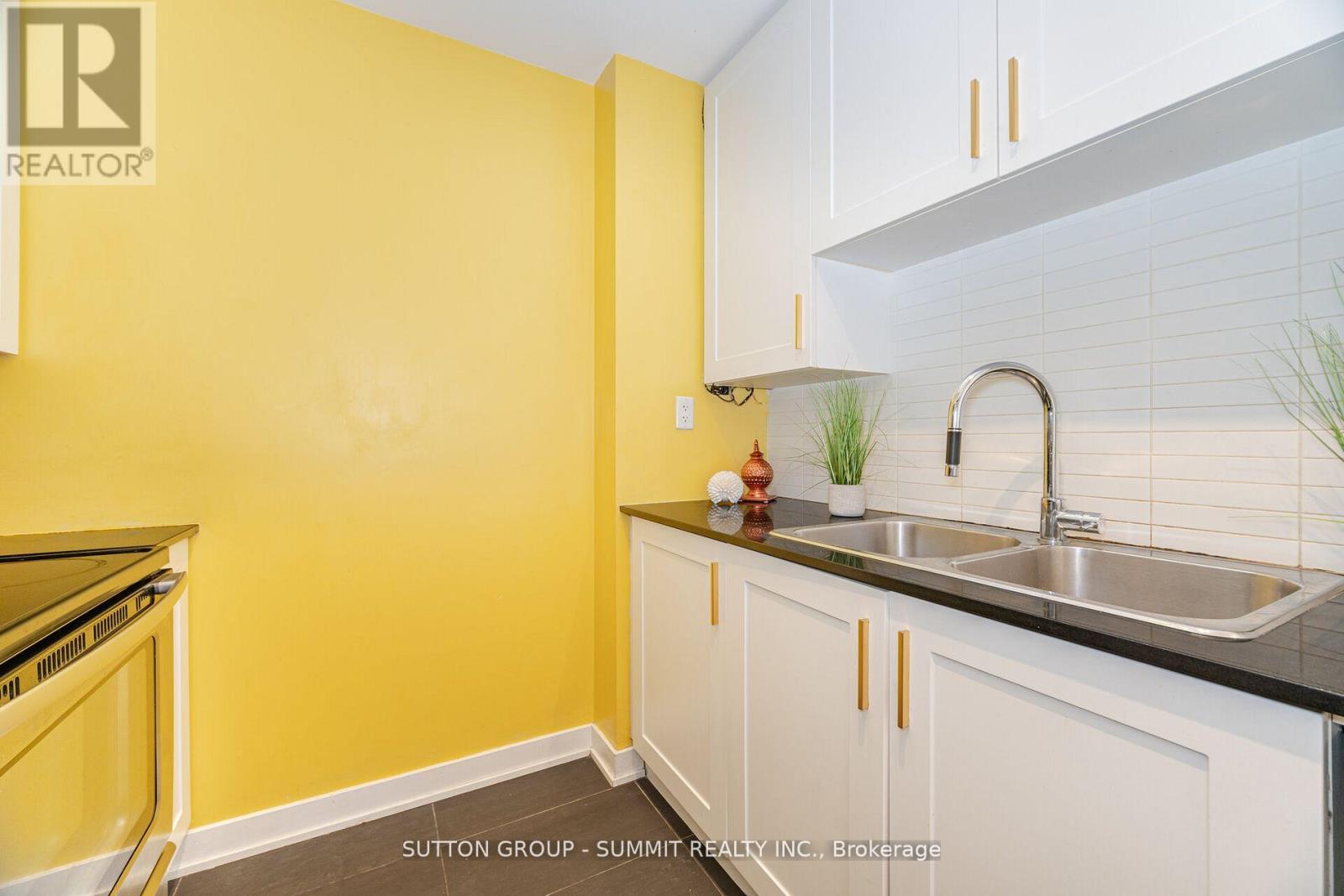 207 - 4065 Brickstone Mews W, Mississauga (City Centre), Ontario  L5B 0G3 - Photo 10 - W12117176