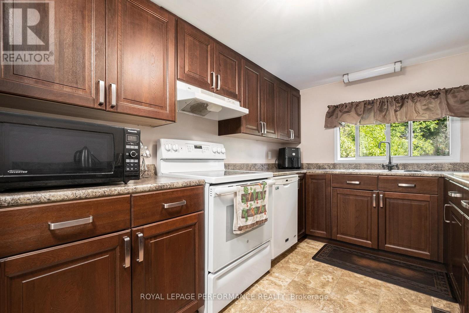 3383 Champlain Street, Clarence-Rockland, Ontario  K0A 1E0 - Photo 14 - X12117417