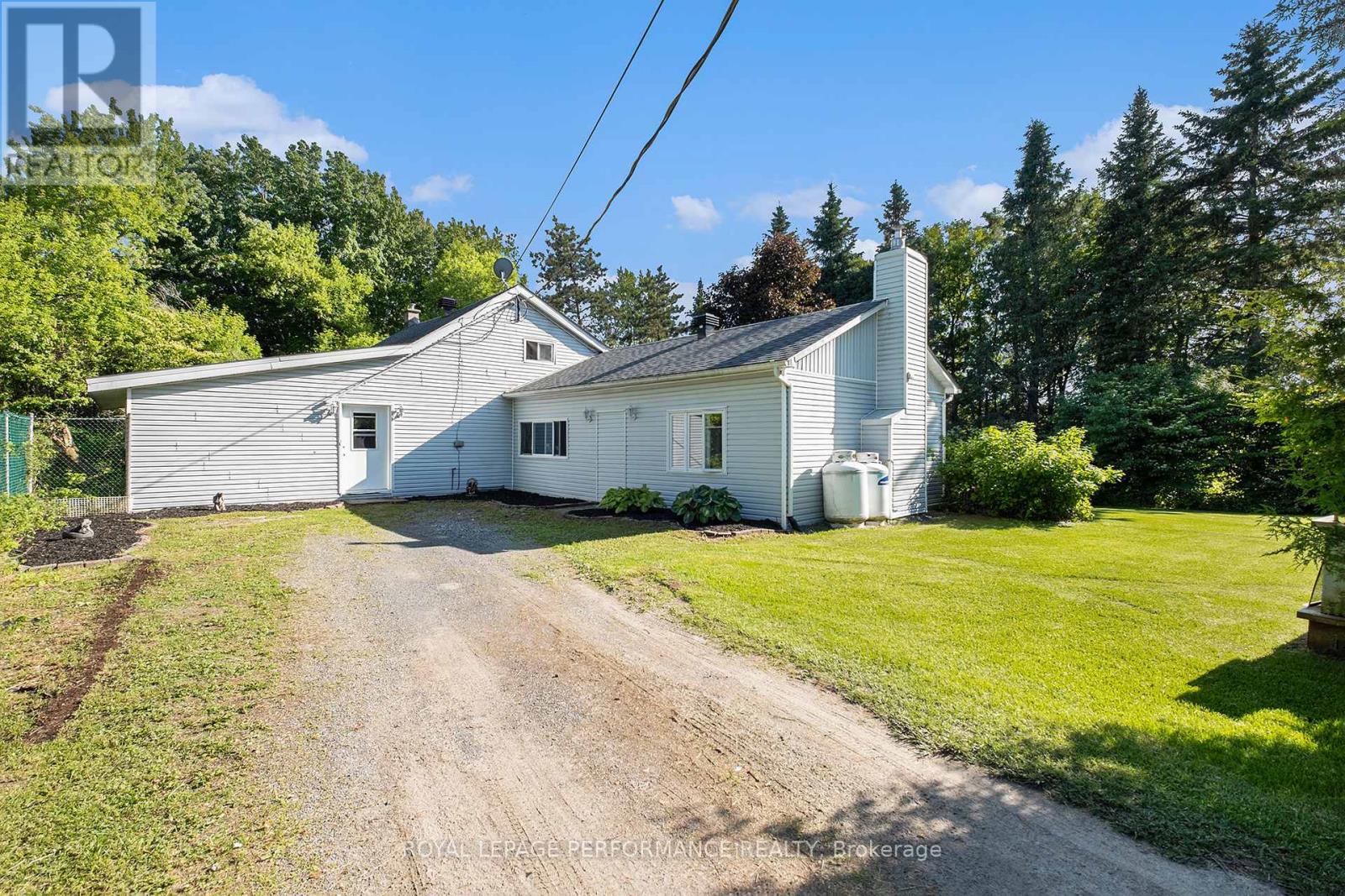 3383 Champlain Street, Clarence-Rockland, Ontario  K0A 1E0 - Photo 2 - X12117417