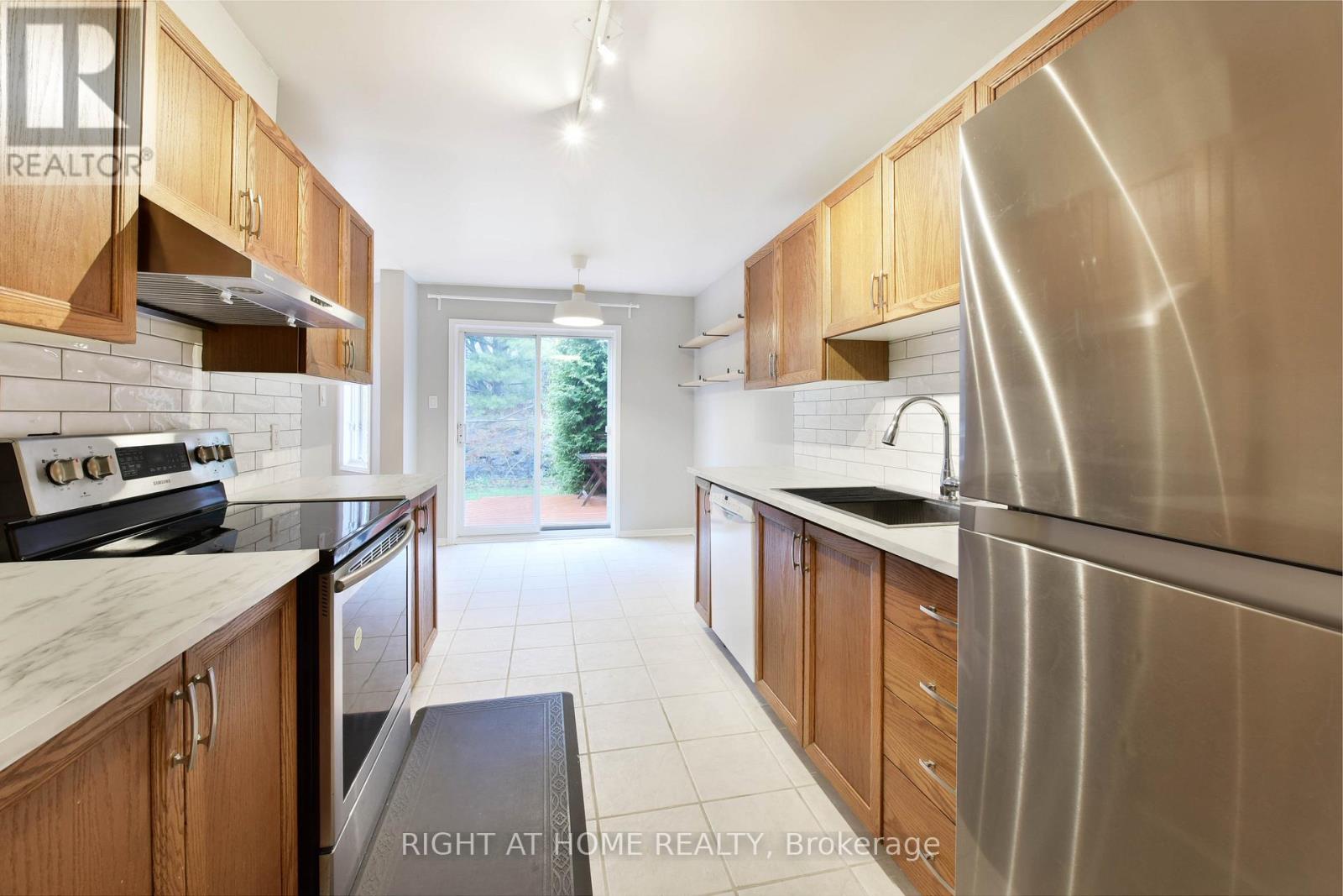 124 Blackdome Crescent, Ottawa, Ontario  K2T 1A7 - Photo 7 - X12117423