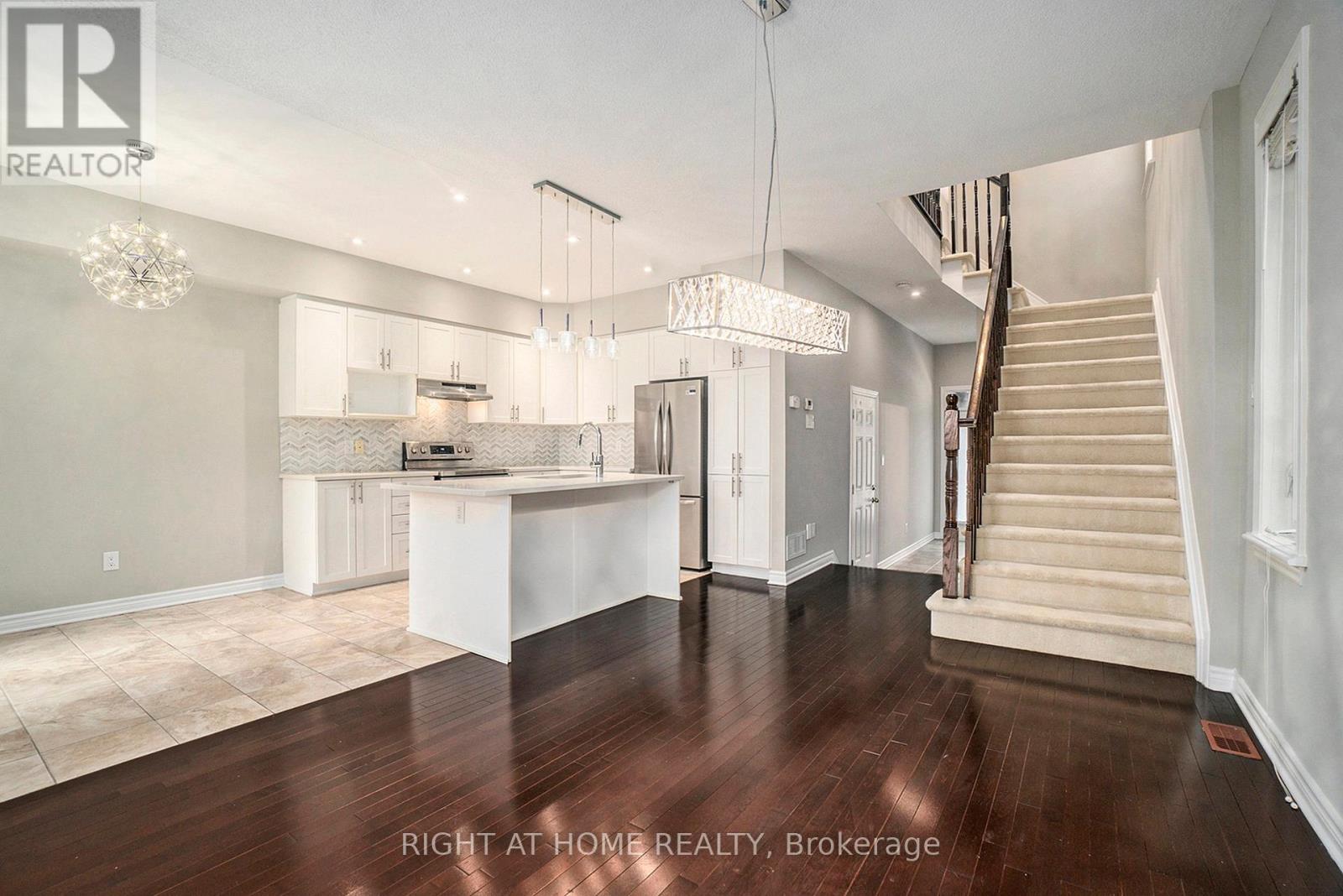 118 Mattingly Way, Ottawa, Ontario  K4M 0C5 - Photo 4 - X12117507