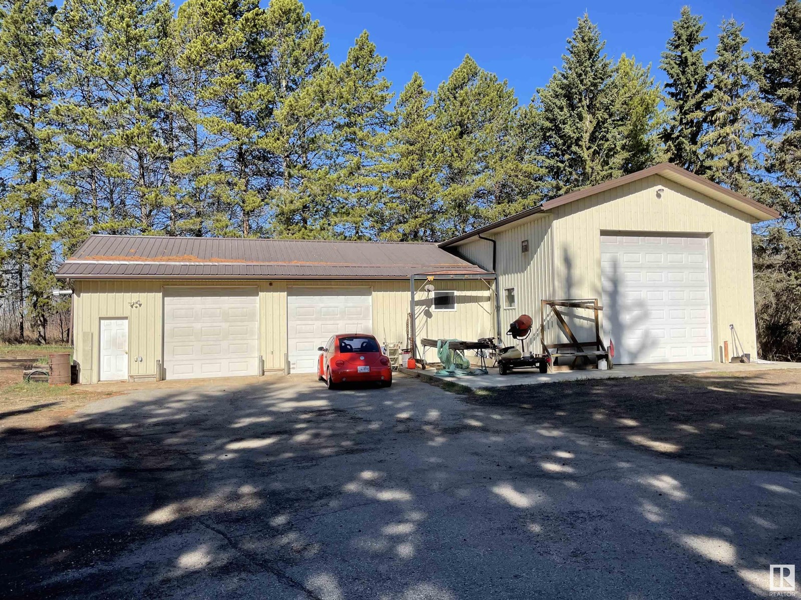 Property at 2104B Parkland DR image 3