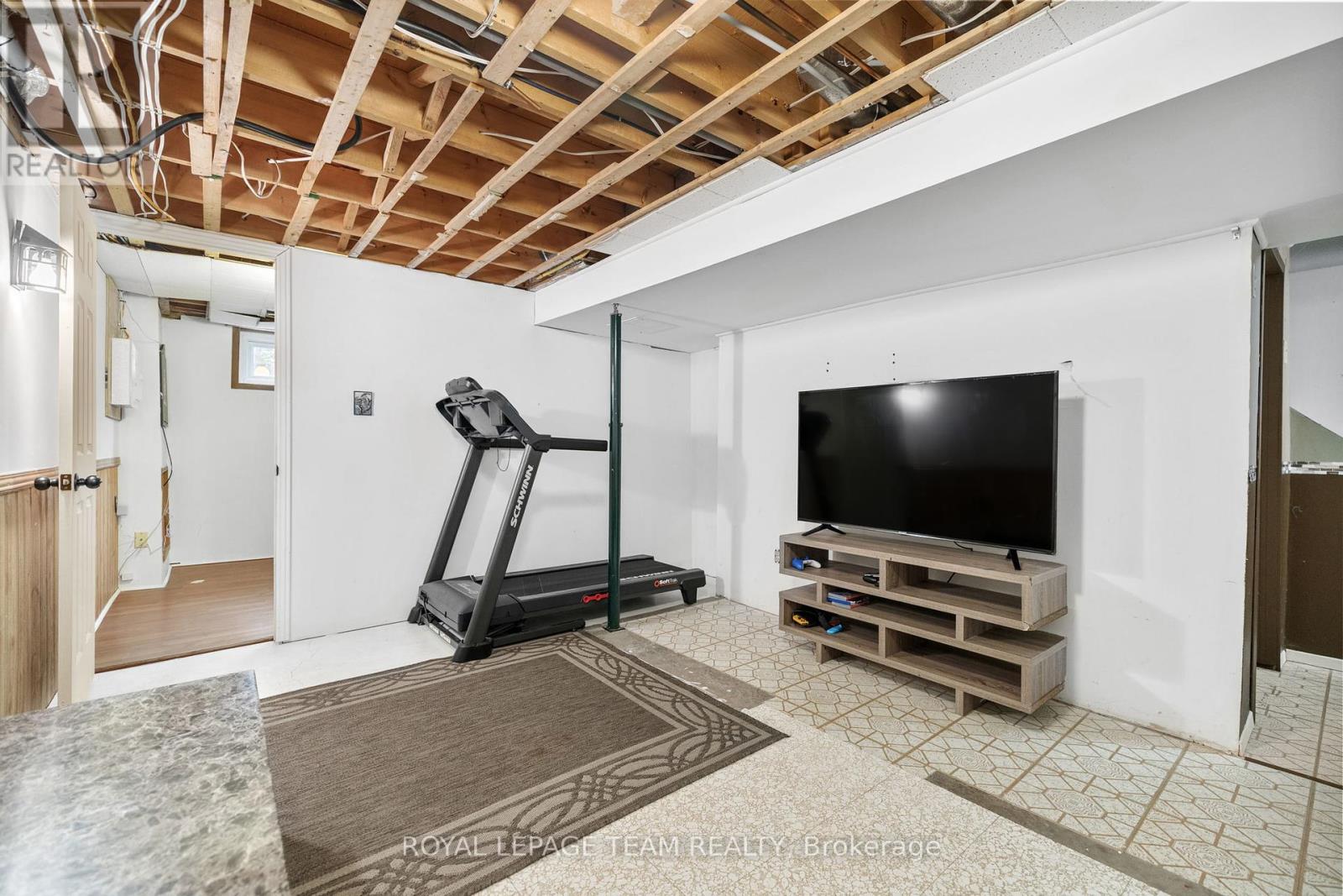 2245 Orient Park Drive, Ottawa, Ontario  K1B 4W3 - Photo 29 - X12114399