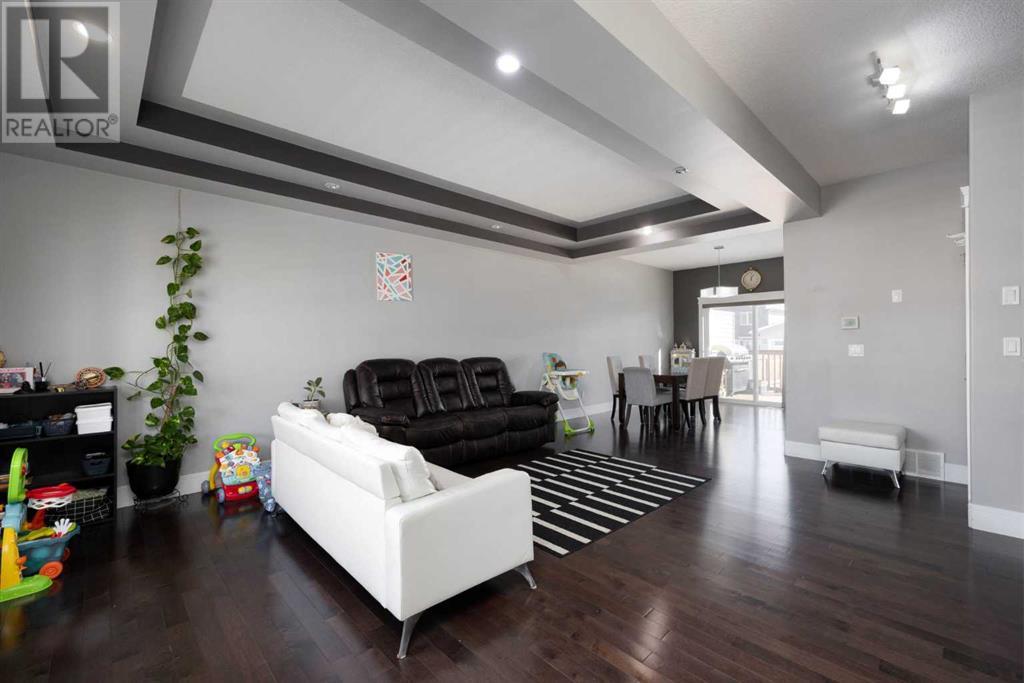 133 Heritage Drive, Fort Mcmurray, Alberta  T9K 2Y1 - Photo 3 - A2208953