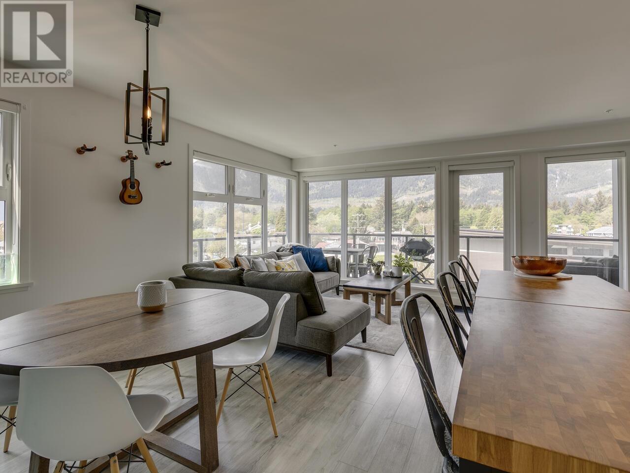 401 38013 Third Avenue, Squamish, British Columbia  V8B 0Z8 - Photo 2 - R2996957