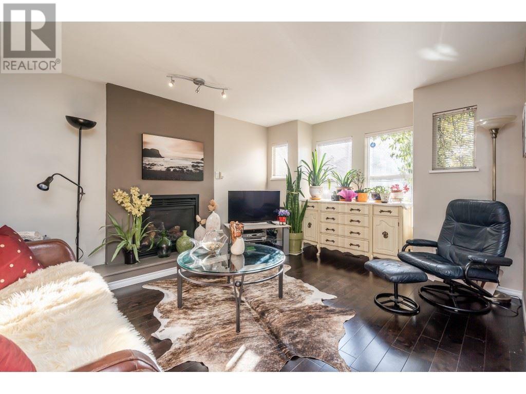 Property at 1528 BOND STREET image 1