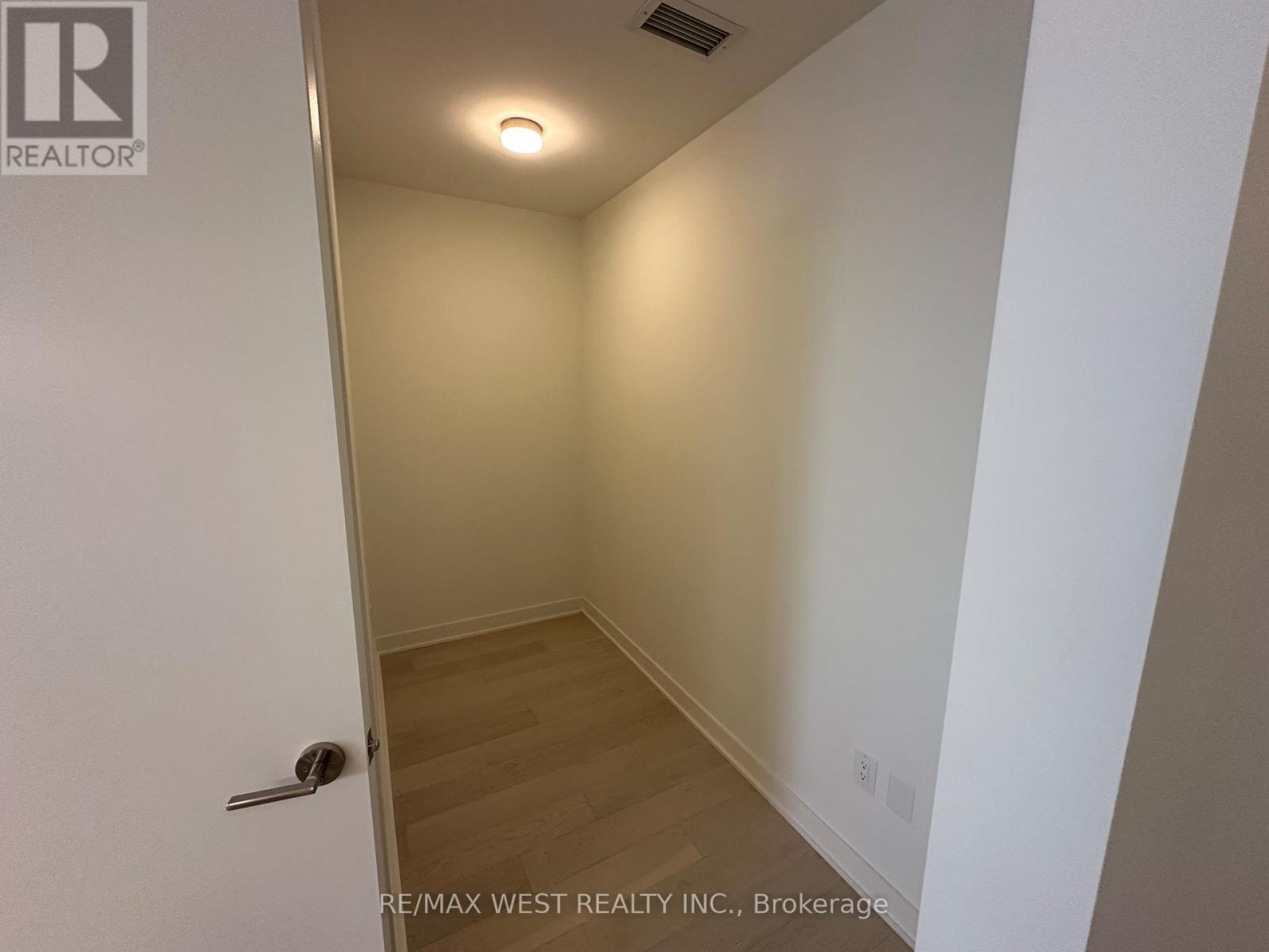 4403 - 11 Yorkville Avenue, Toronto (Annex), Ontario  M4W 0B7 - Photo 3 - C12115015